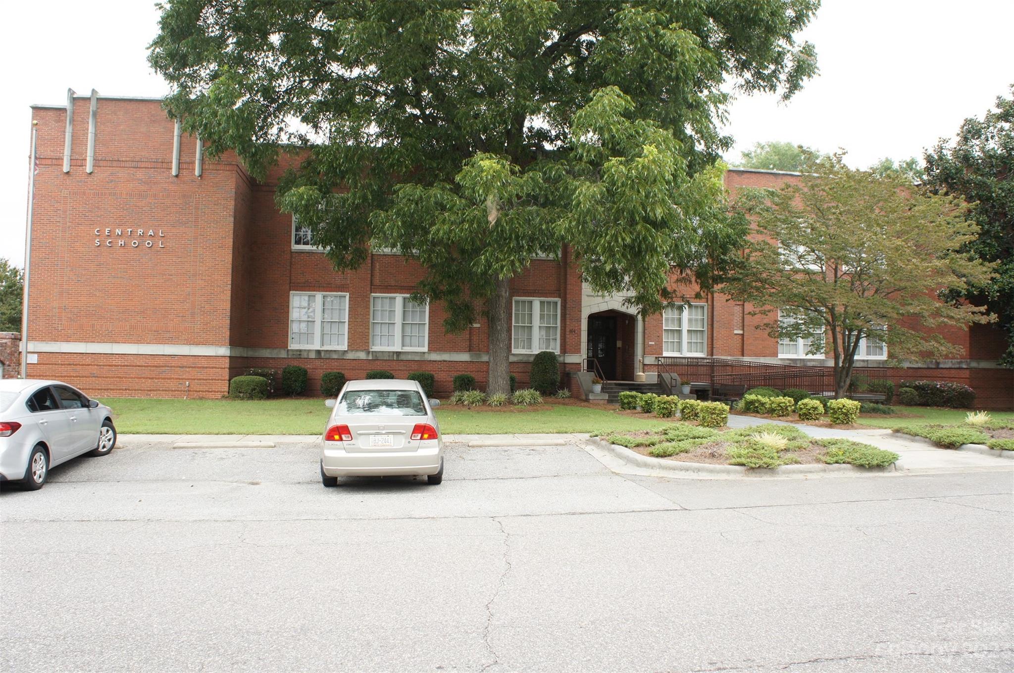 406 and 408 E Washington Avenue