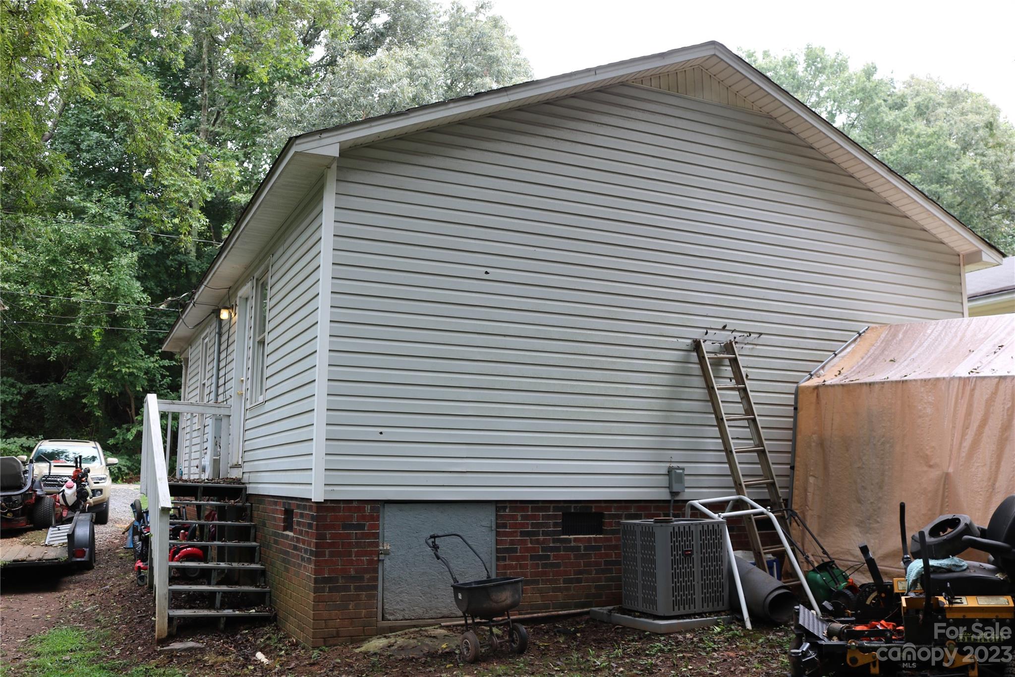 704 W Carolina Avenue