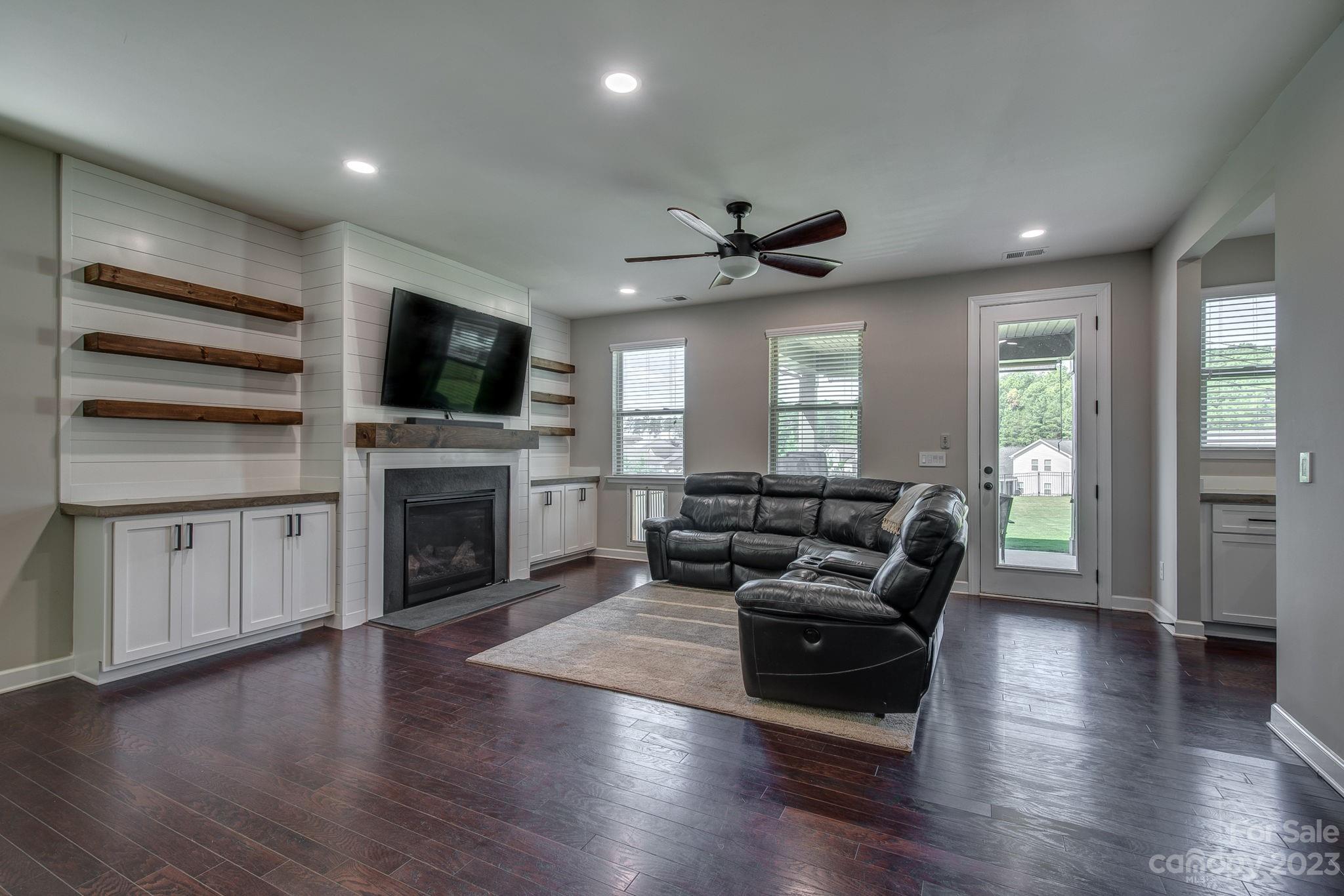 16122 Kelby Cove