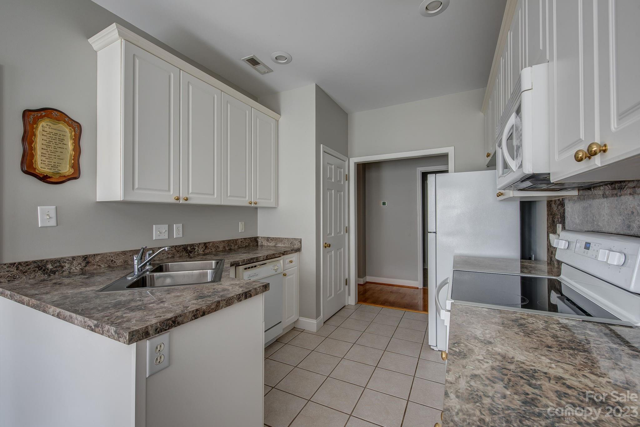 1621 Iverness Court