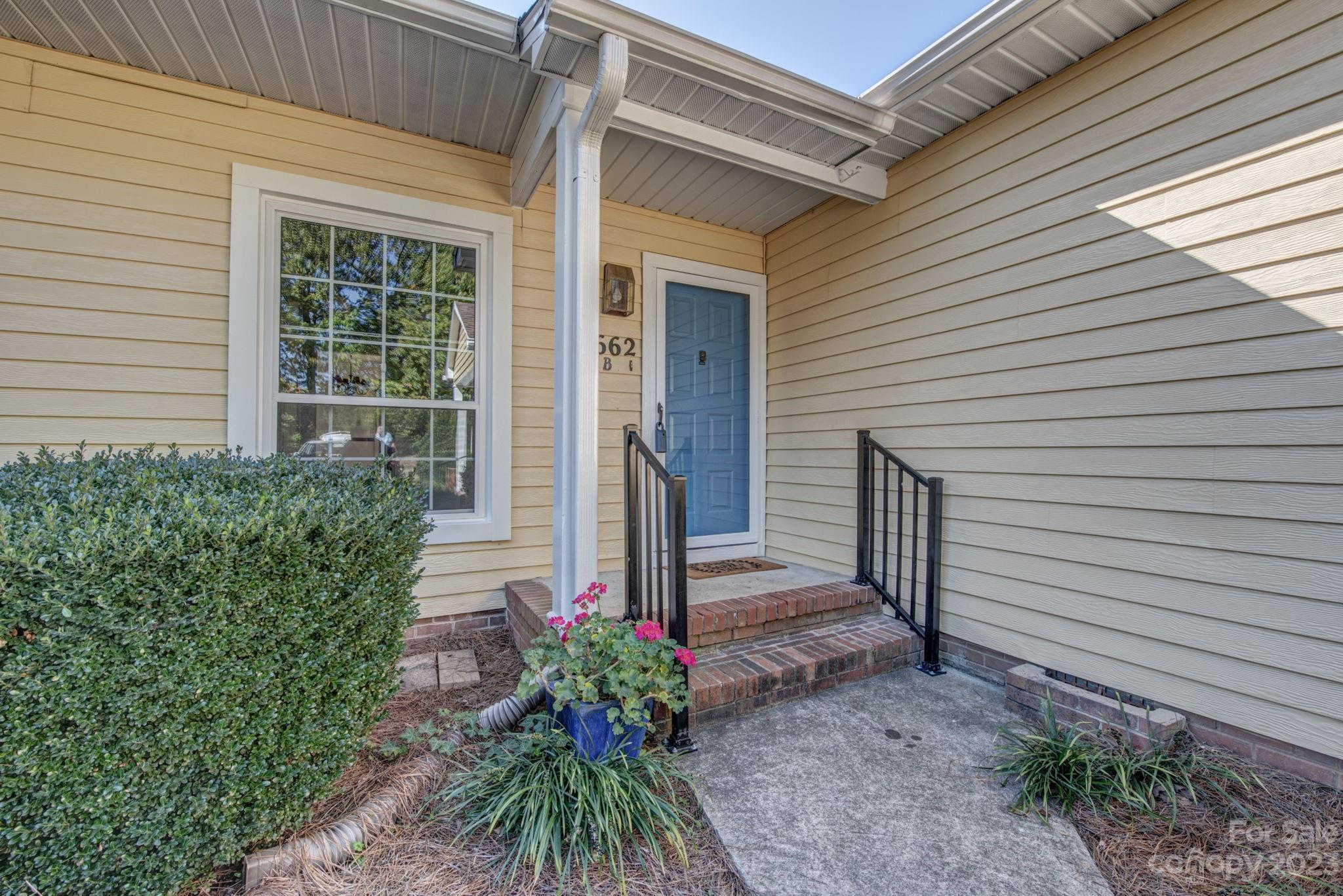 1662 Robins Nest Court Unit: B