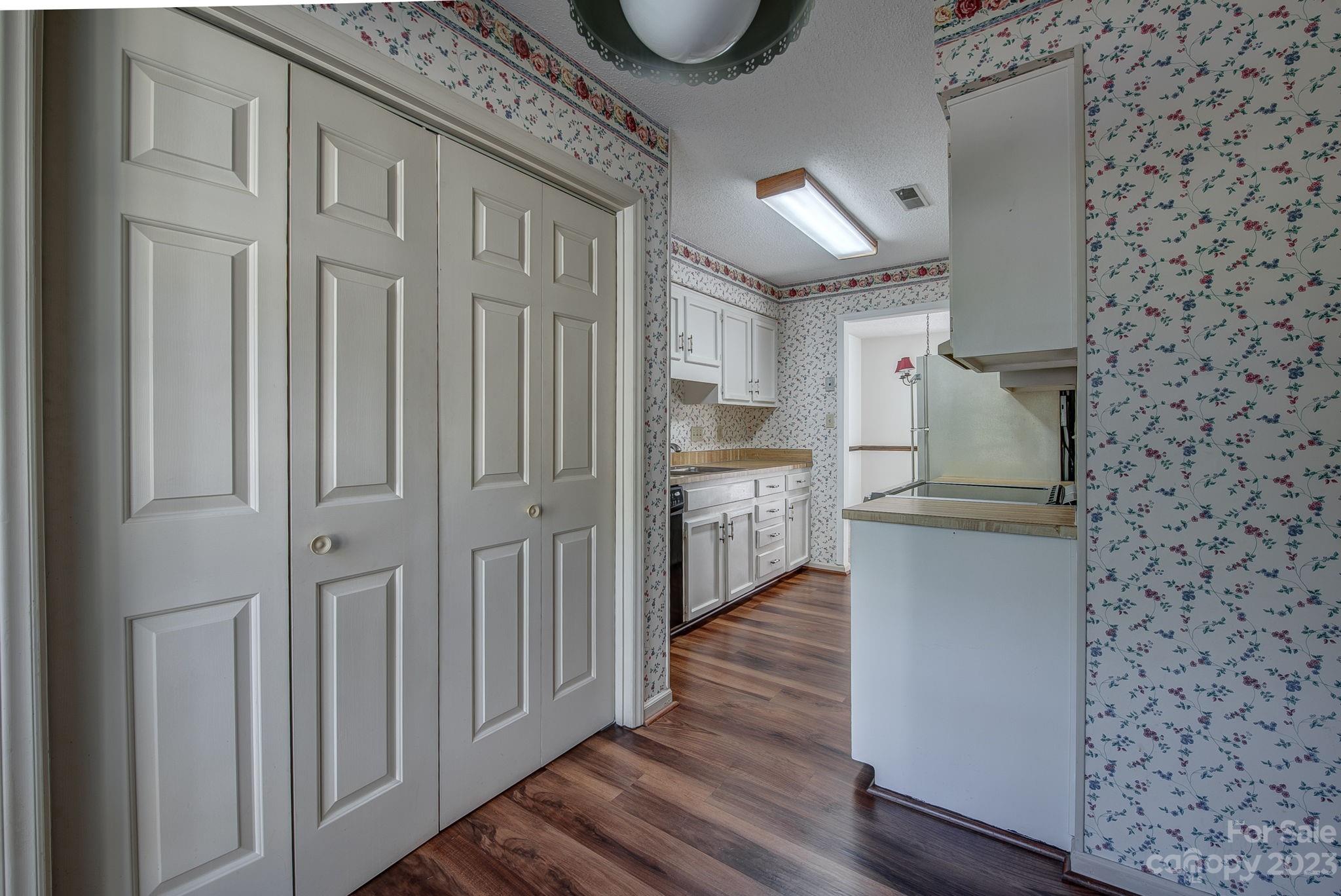 1662 Robins Nest Court Unit: B