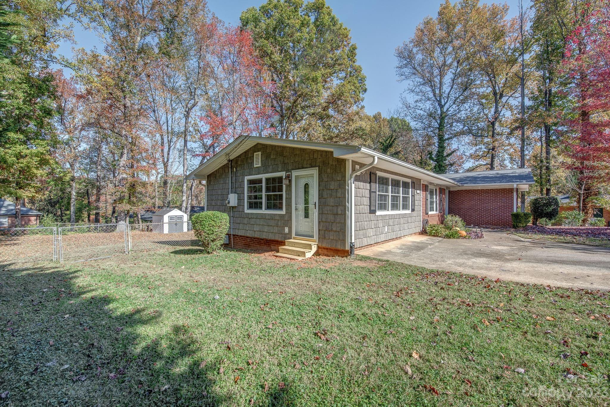 2011 Helen Drive