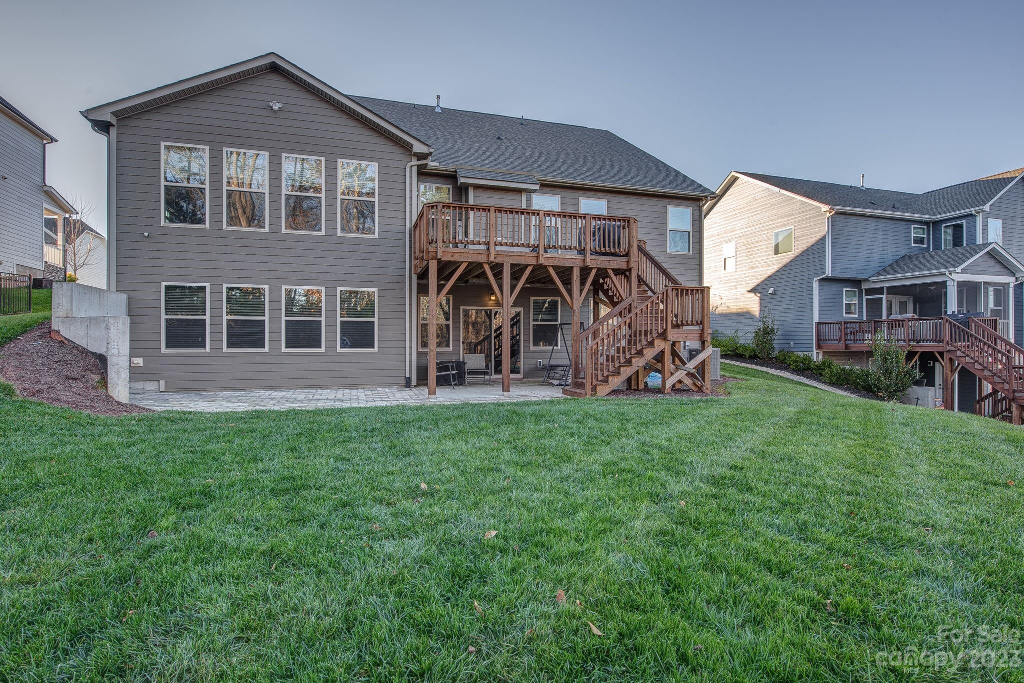 2712 Forest Path Way