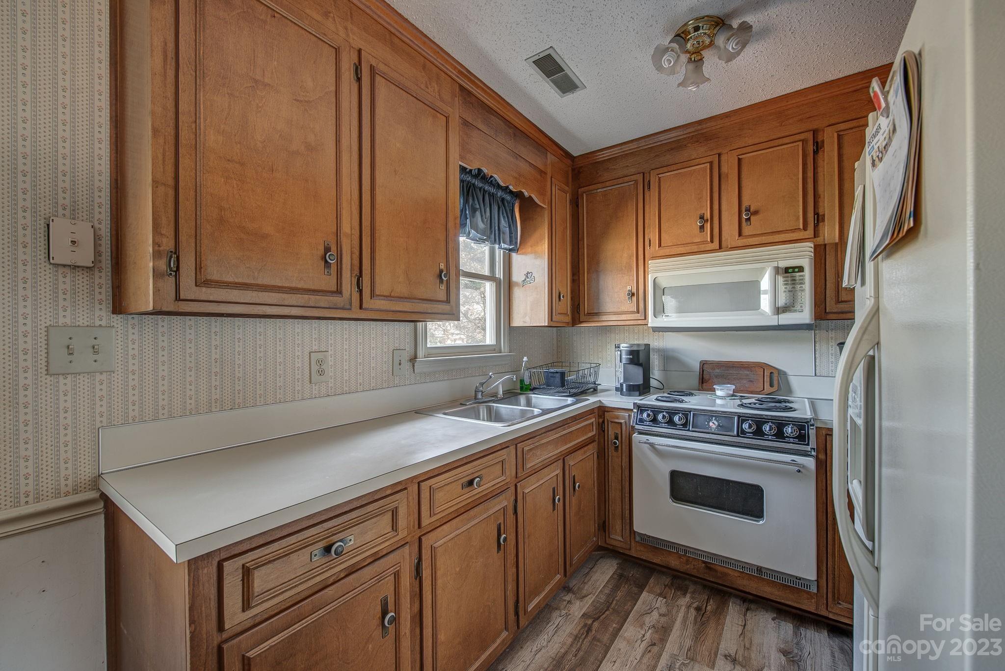 2325 Woodfield Circle
