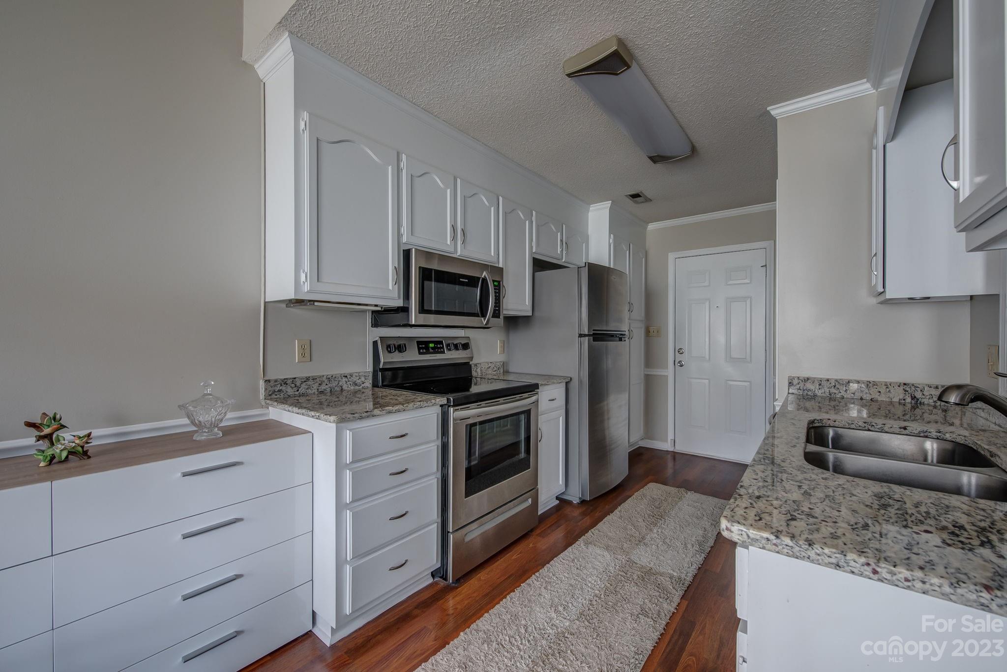 3009 River Ridge Drive