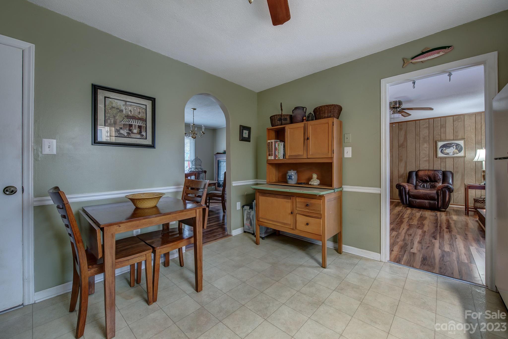 523 Whitethorn Drive