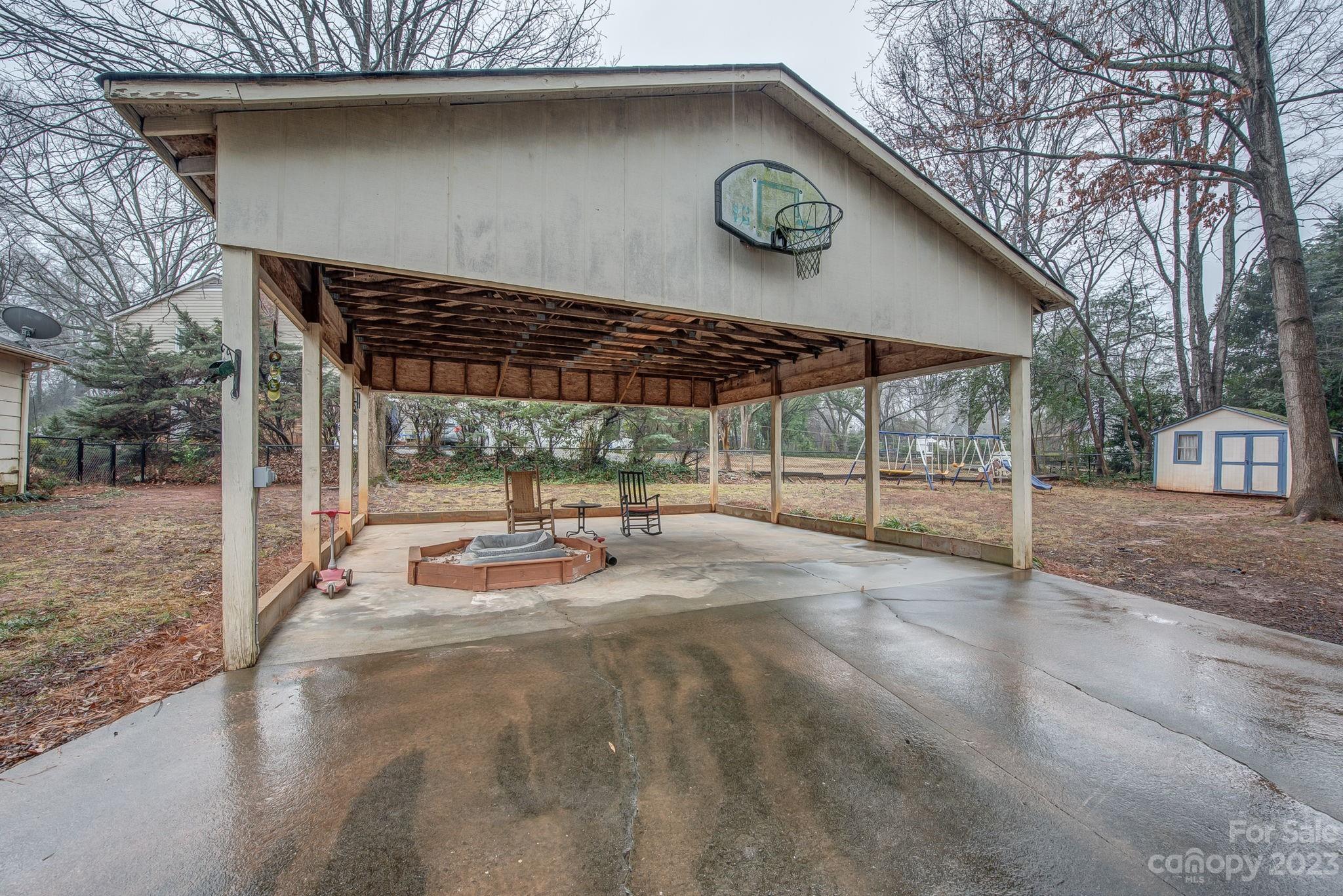 523 Whitethorn Drive