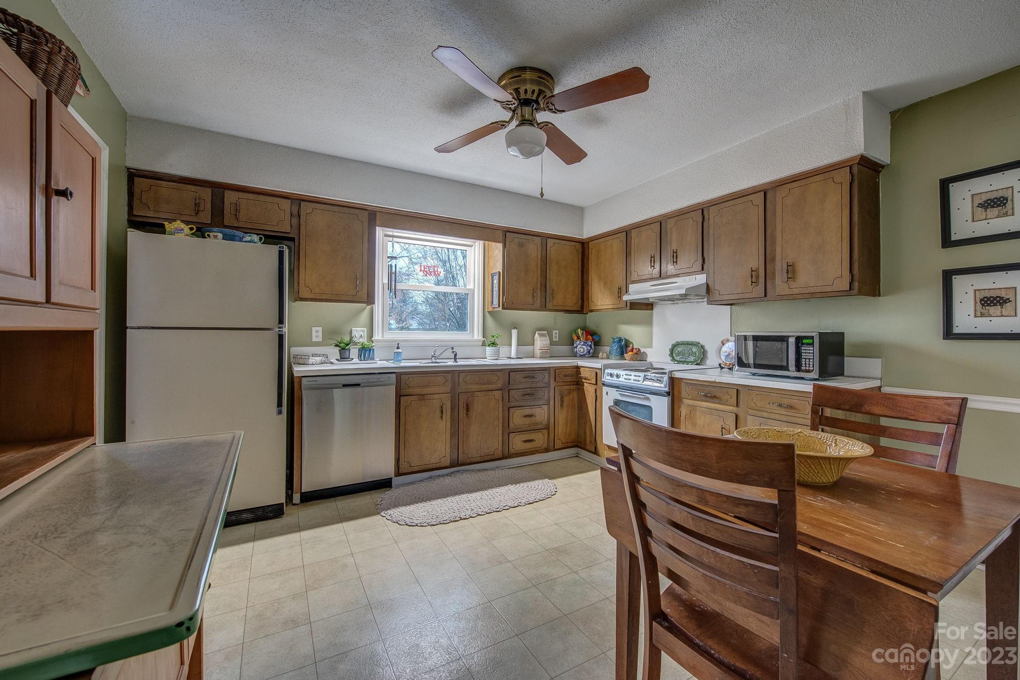 523 Whitethorn Drive