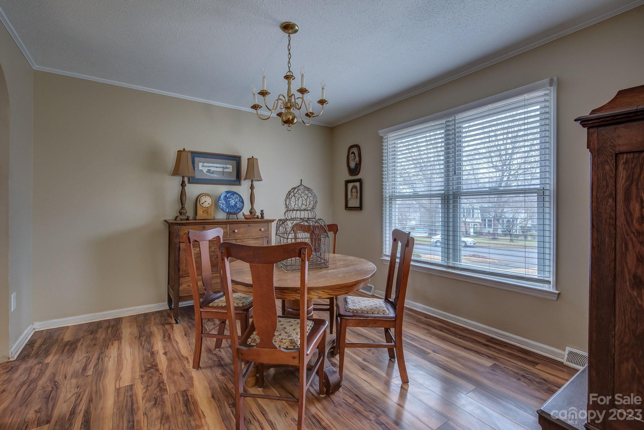 523 Whitethorn Drive