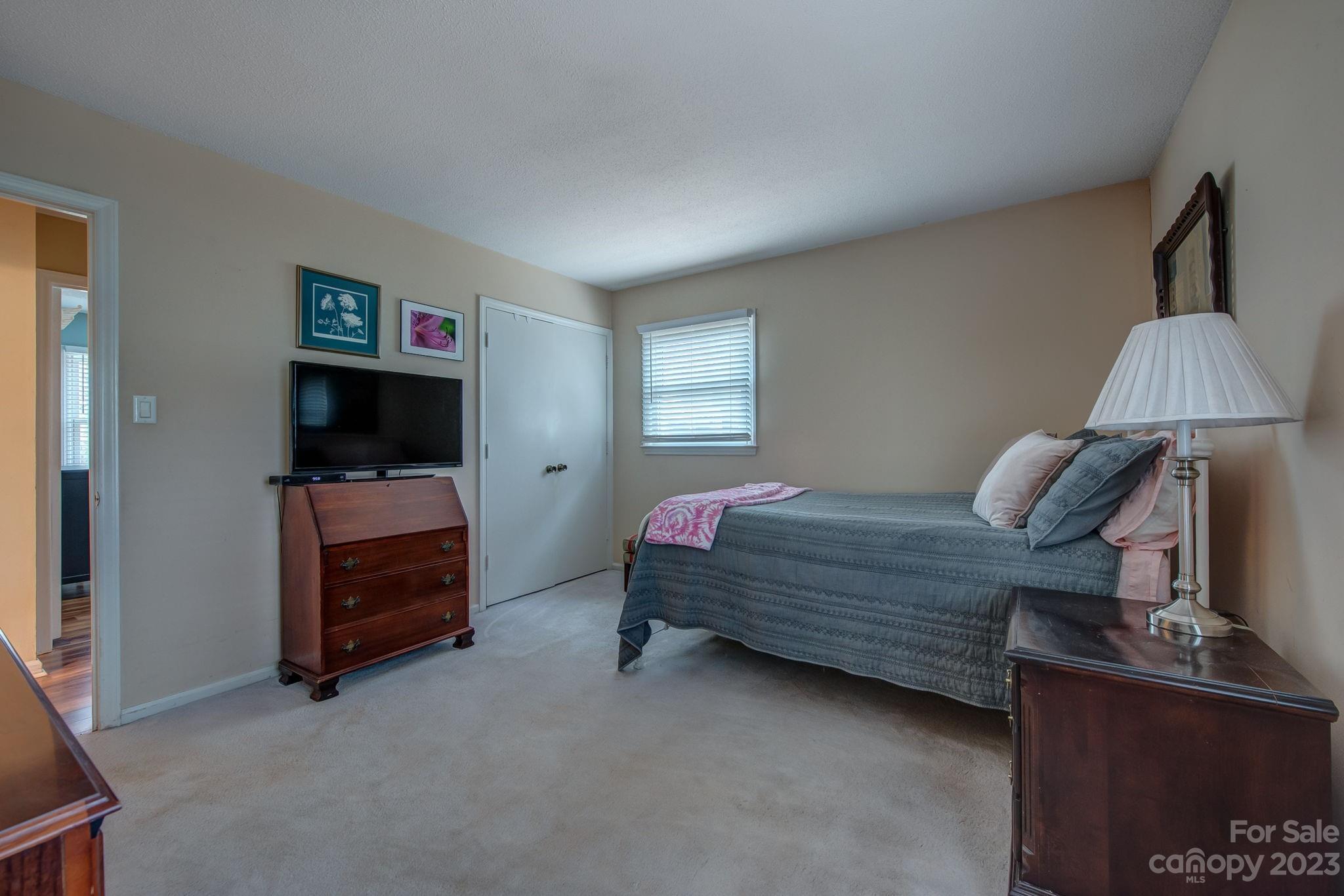 523 Whitethorn Drive