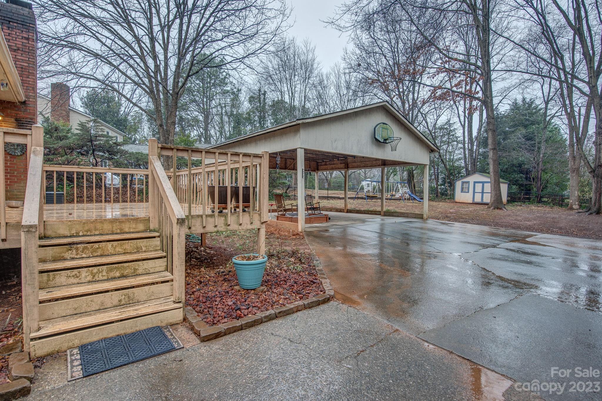 523 Whitethorn Drive
