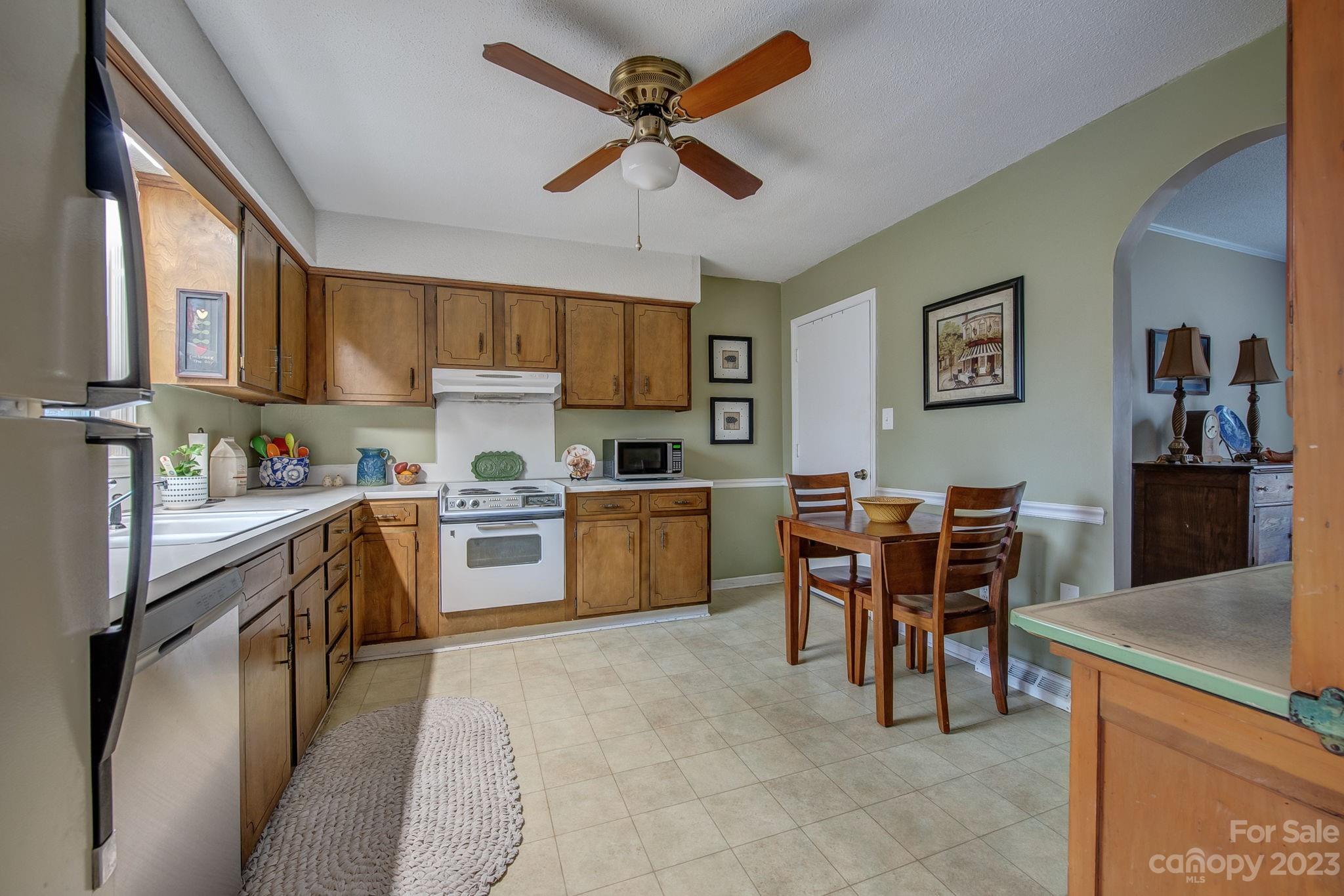 523 Whitethorn Drive