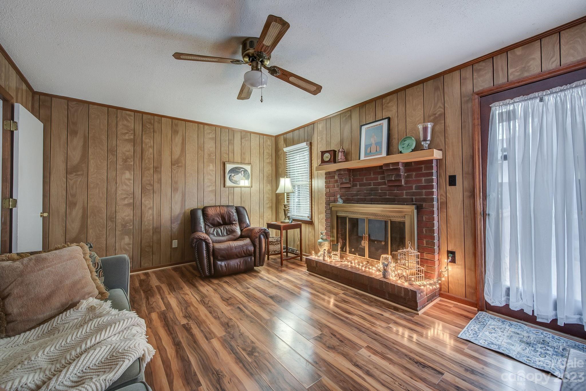 523 Whitethorn Drive