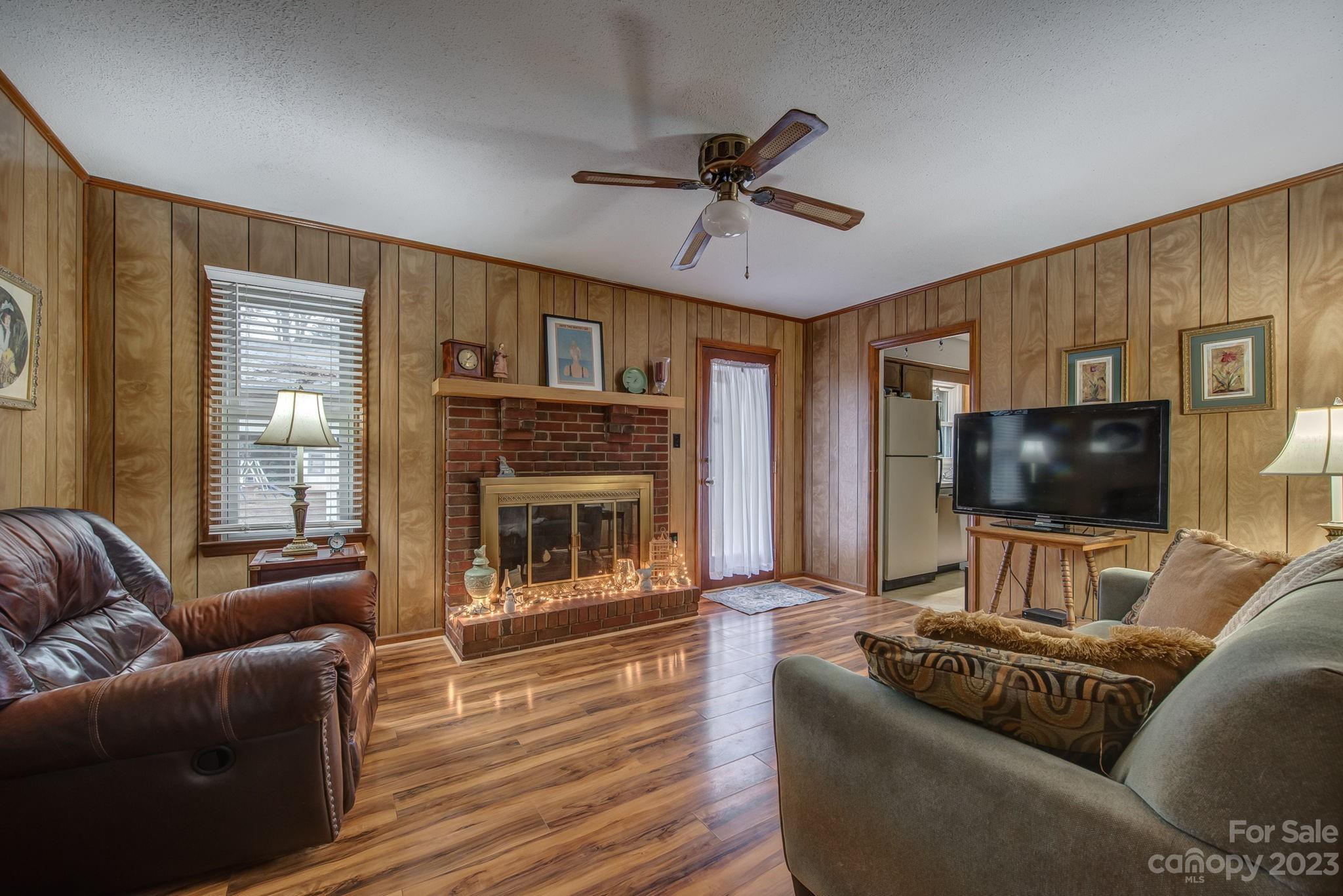 523 Whitethorn Drive