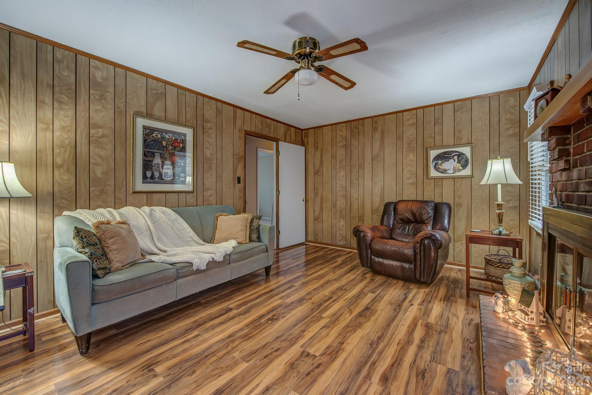 523 Whitethorn Drive