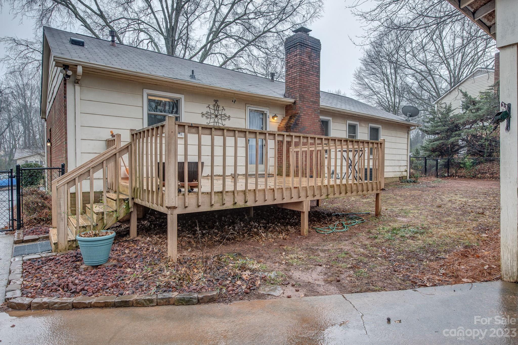 523 Whitethorn Drive