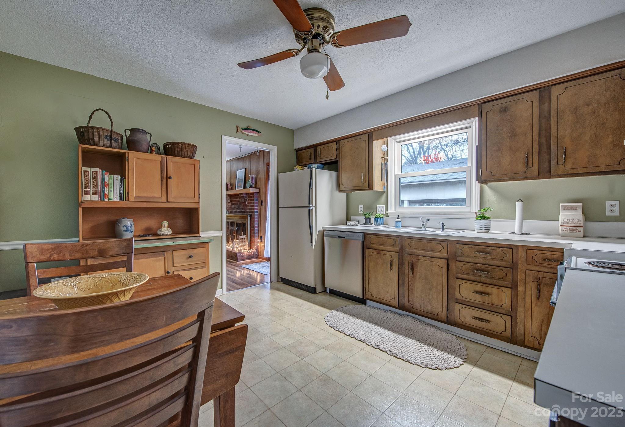 523 Whitethorn Drive