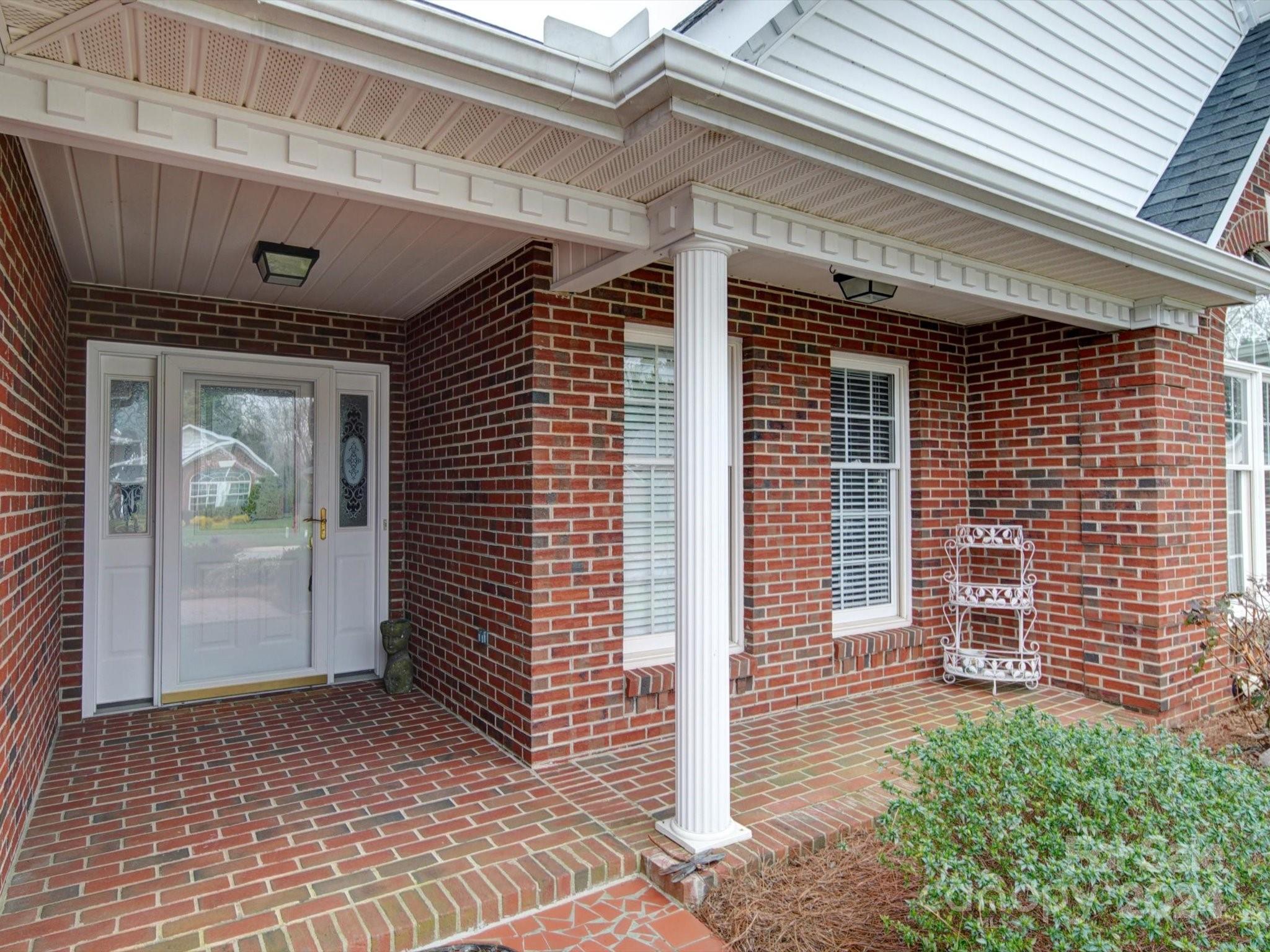 2118 Water Oak Lane
