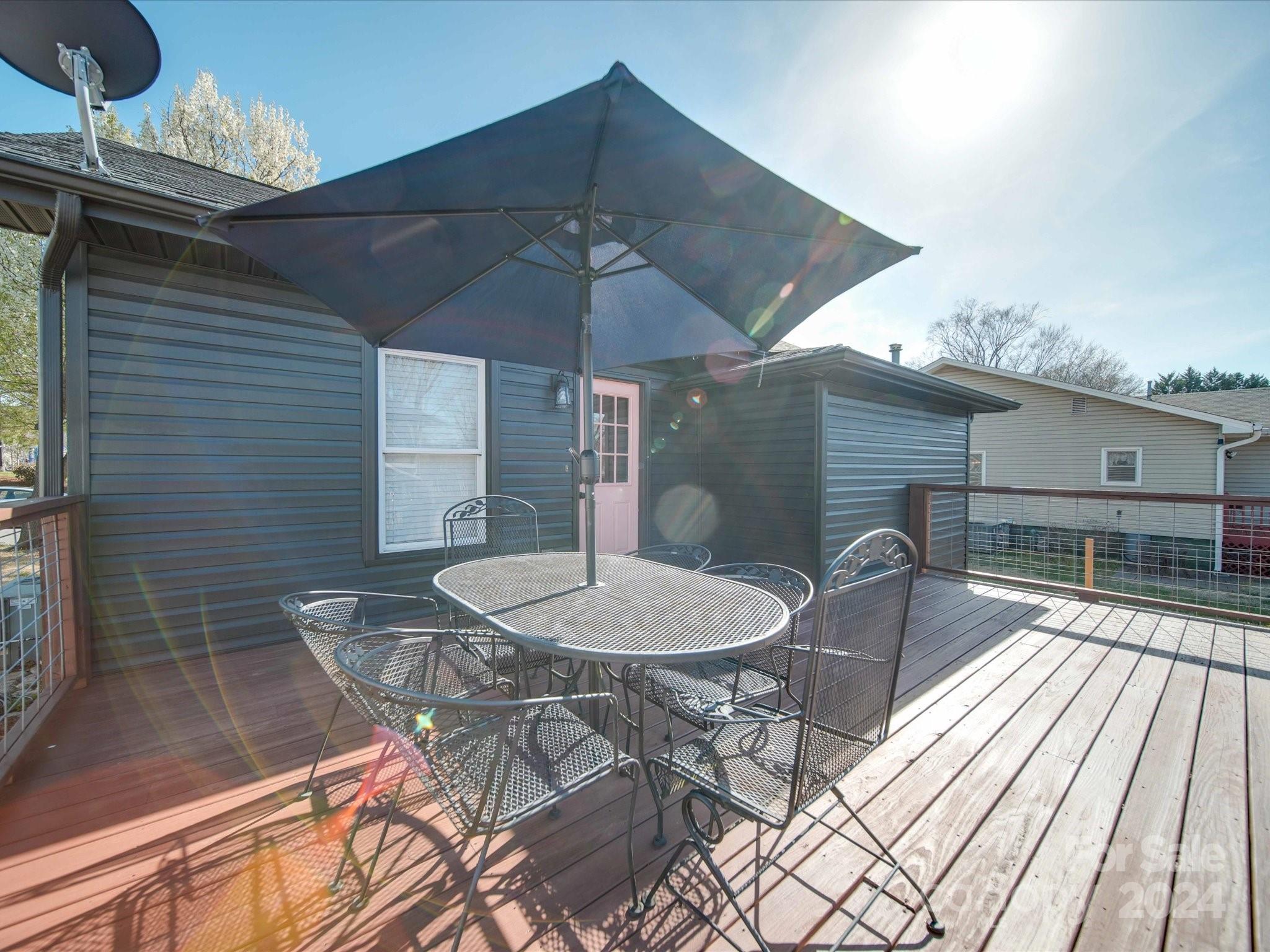 114 Live Oak Avenue