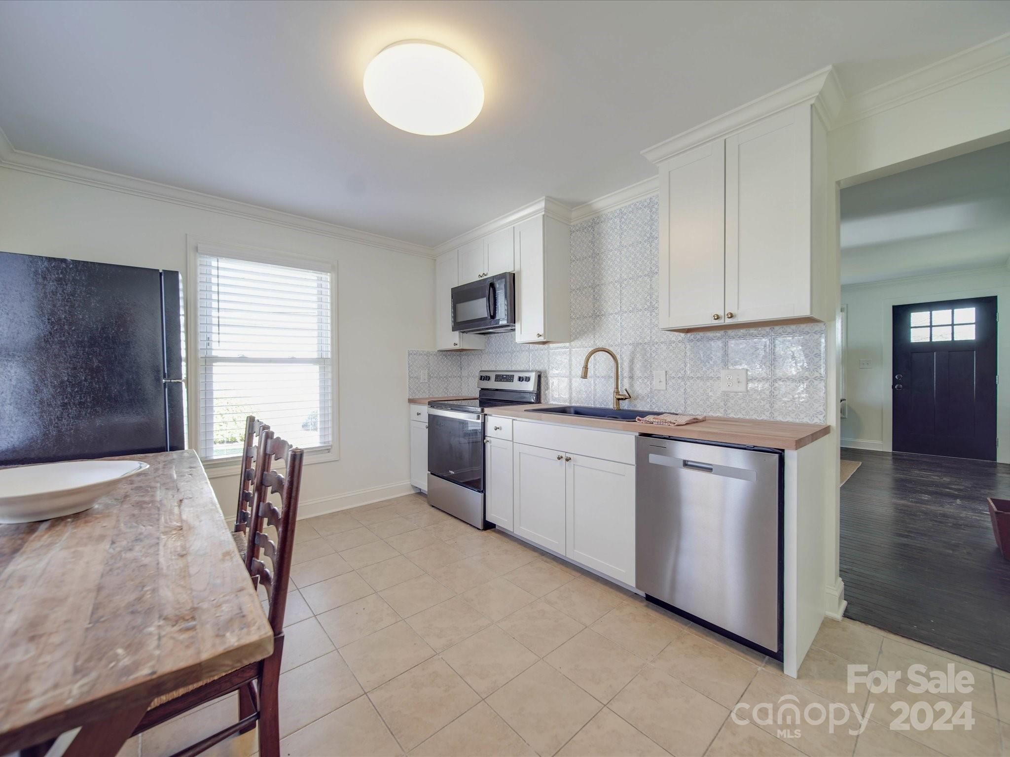 114 Live Oak Avenue