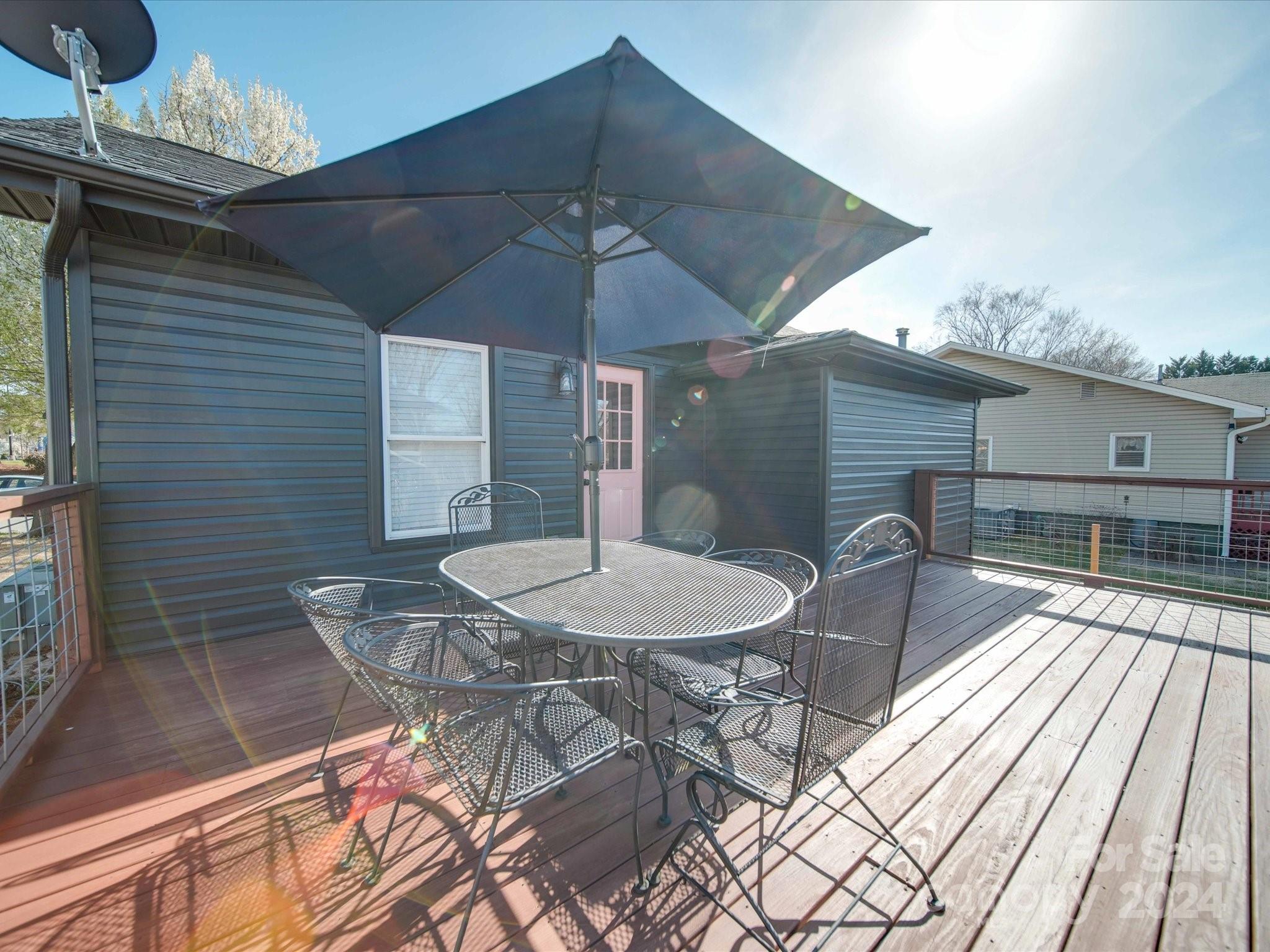 114 Live Oak Avenue