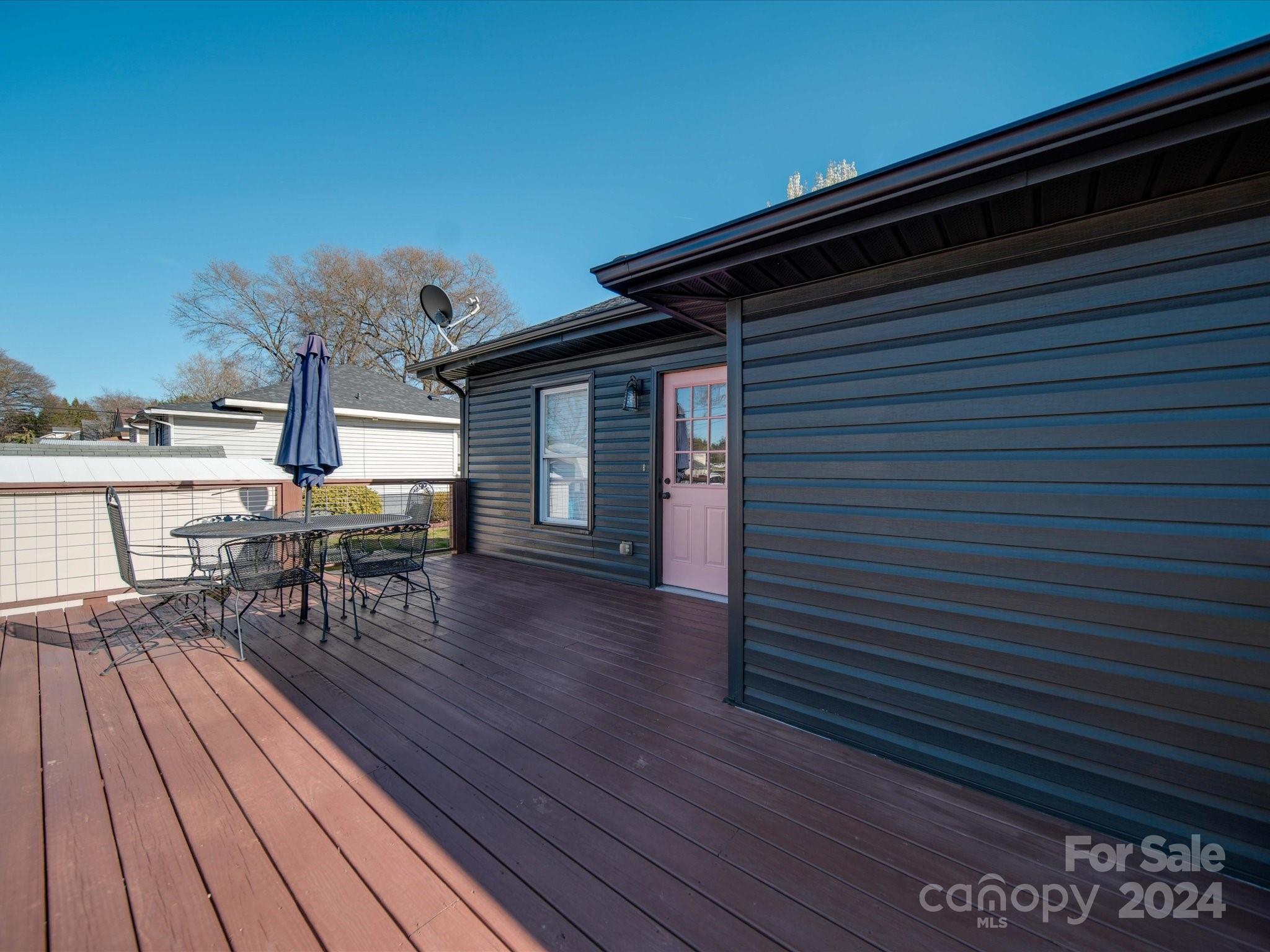 114 Live Oak Avenue