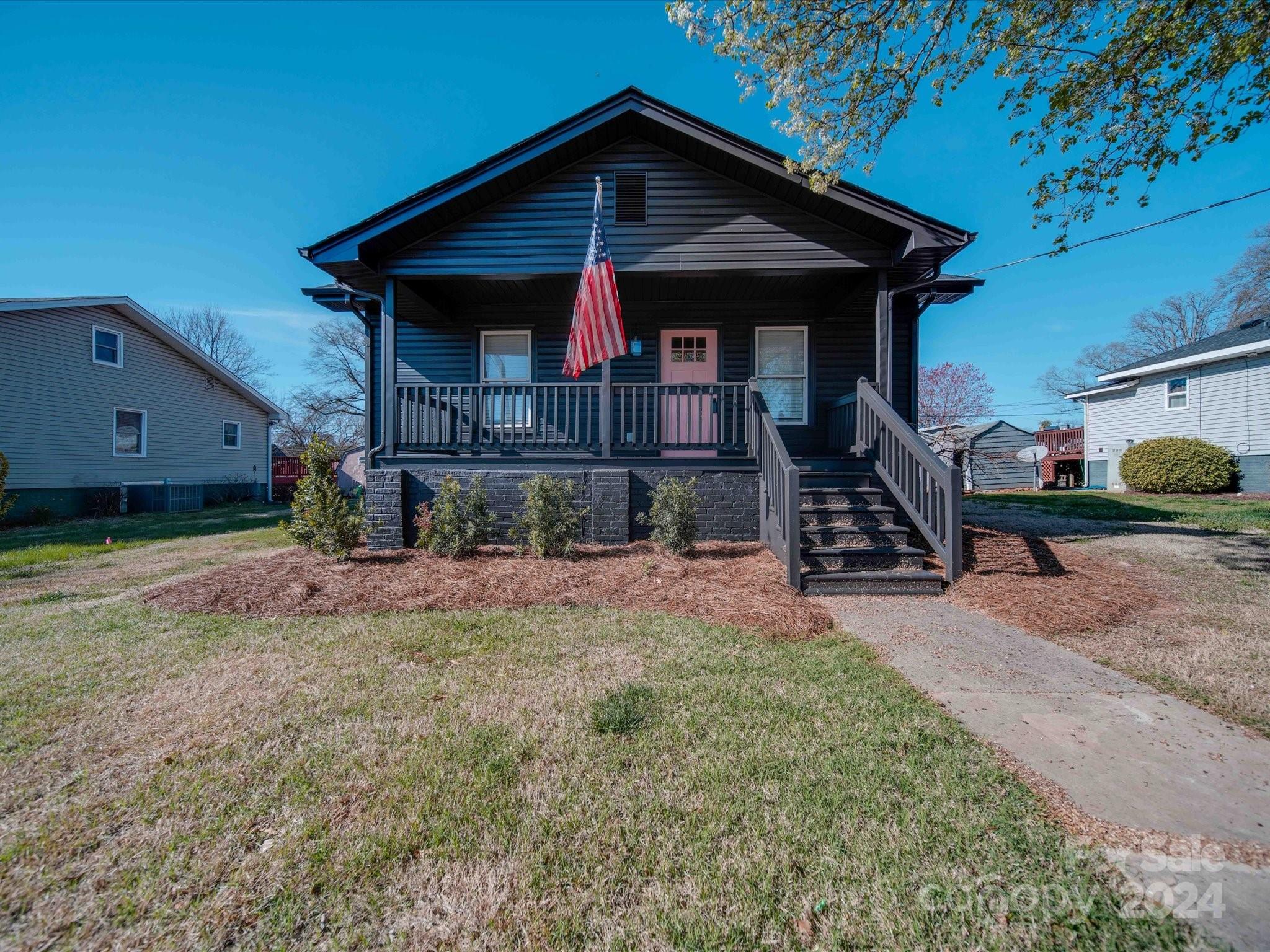 114 Live Oak Avenue