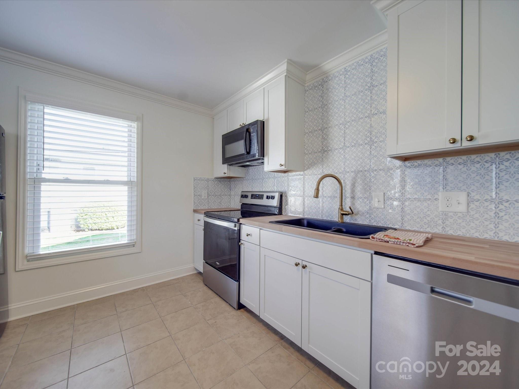 114 Live Oak Avenue