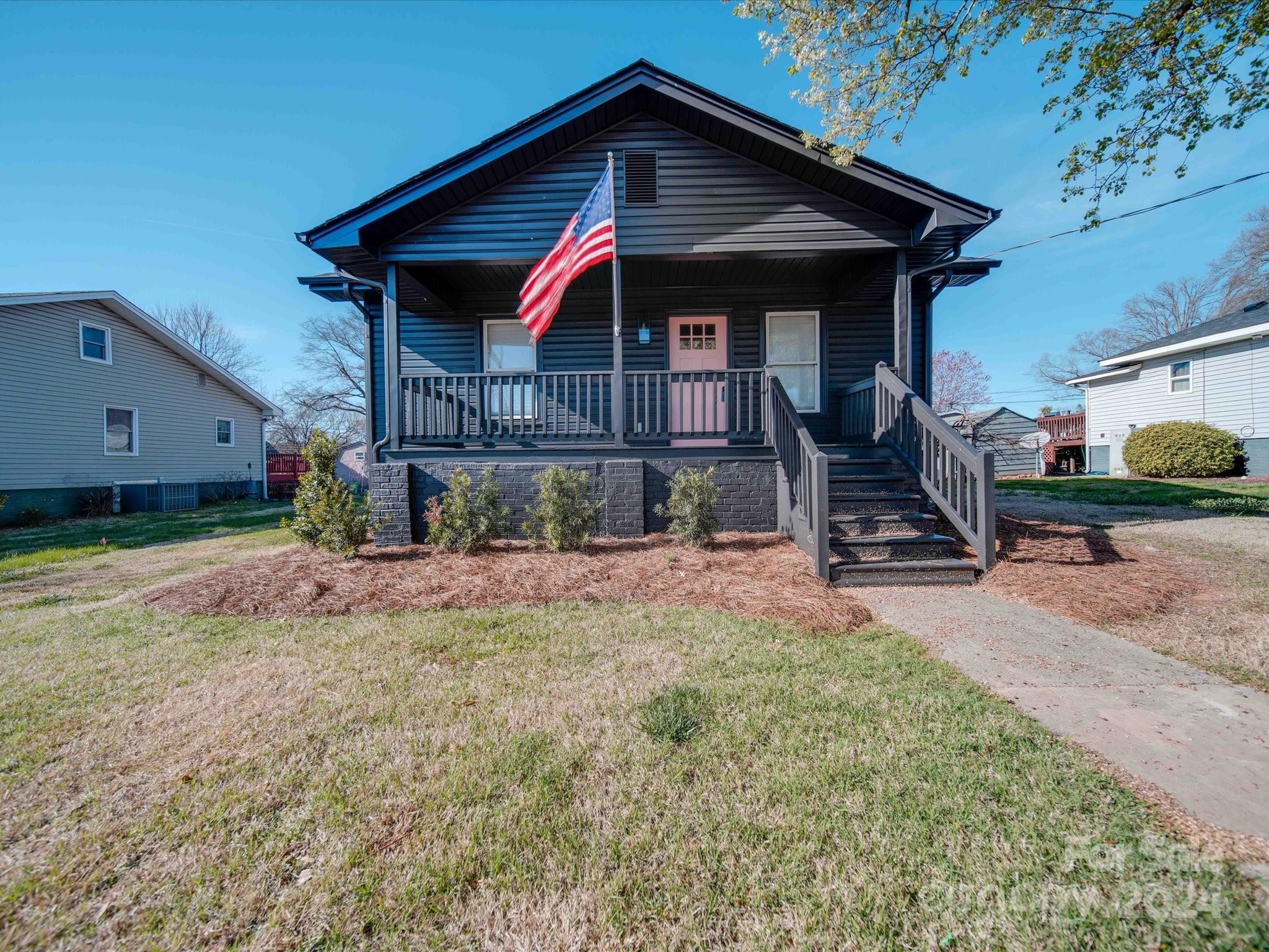114 Live Oak Avenue