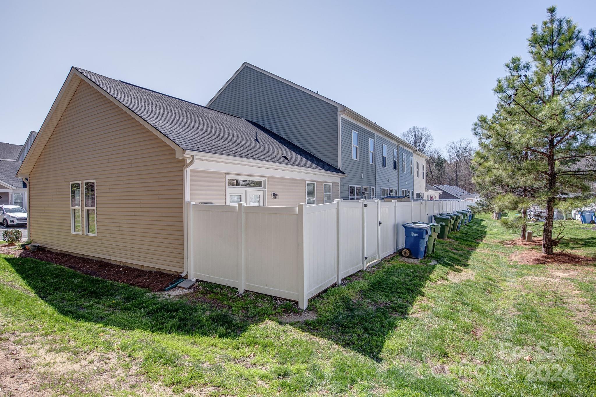121 N Ferncliff Drive