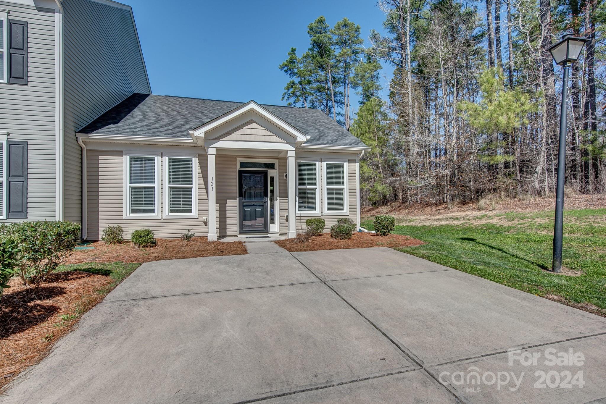 121 N Ferncliff Drive