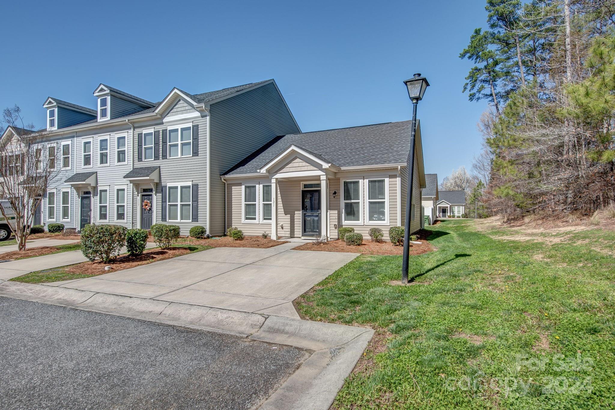 121 N Ferncliff Drive