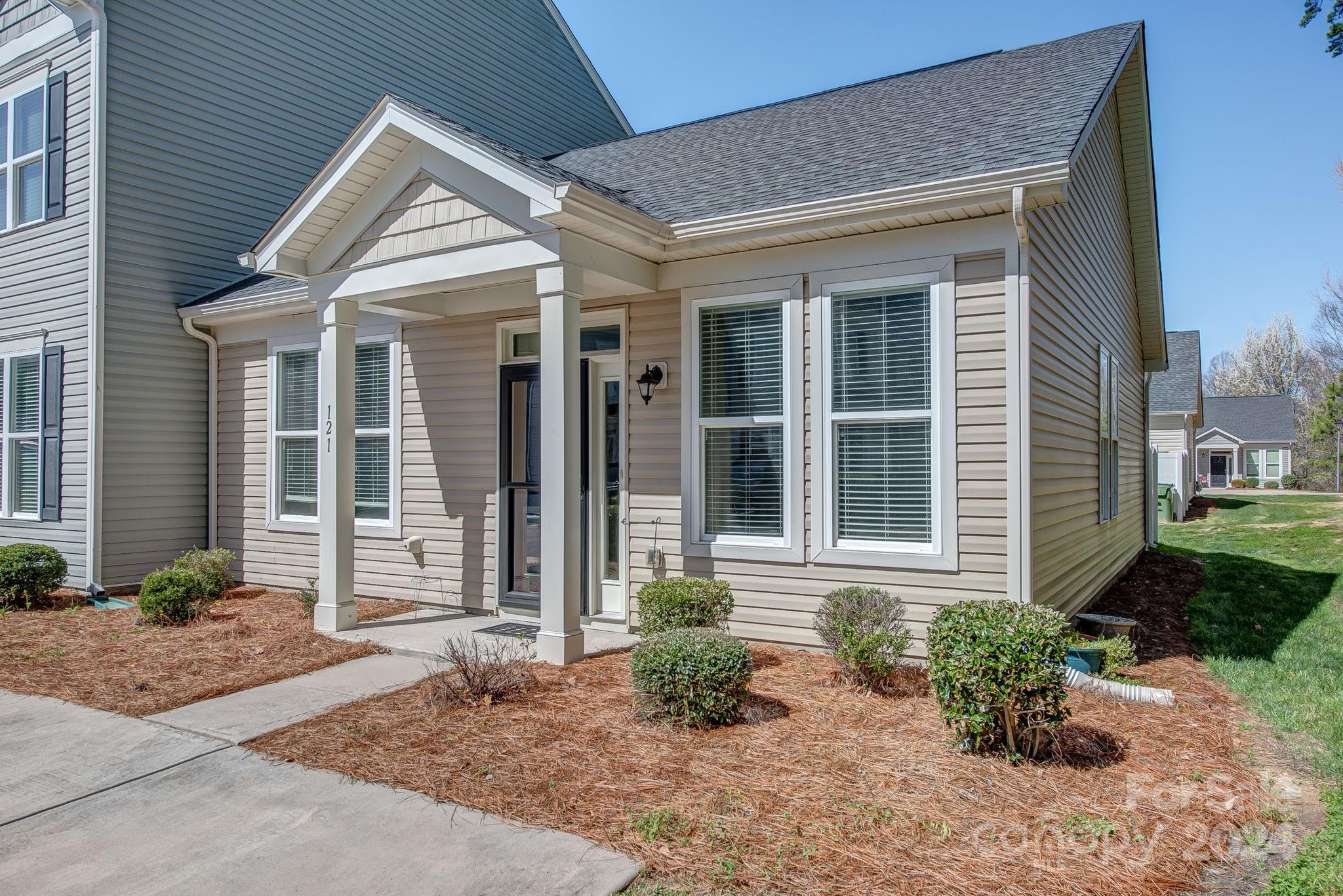 121 N Ferncliff Drive