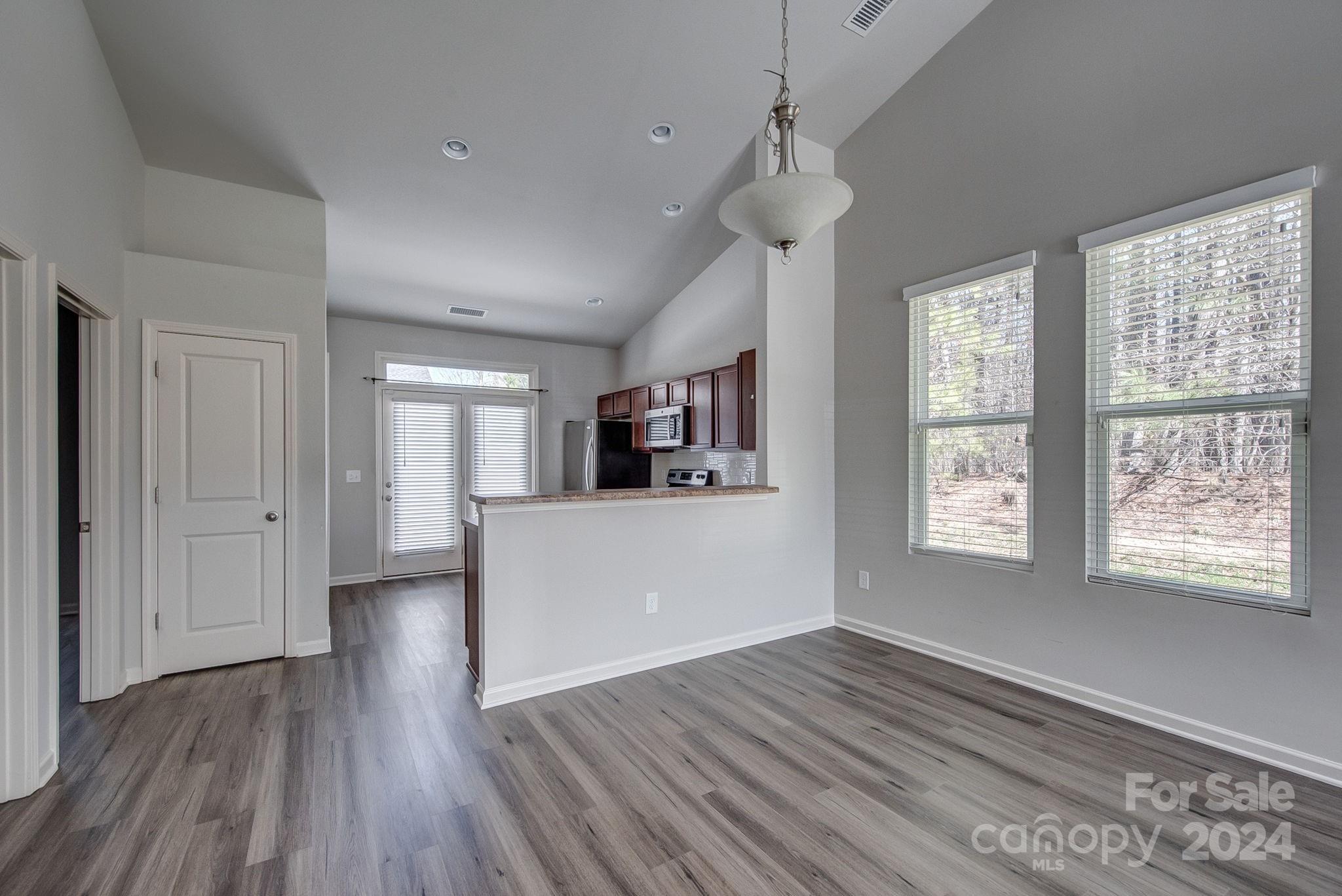 121 N Ferncliff Drive
