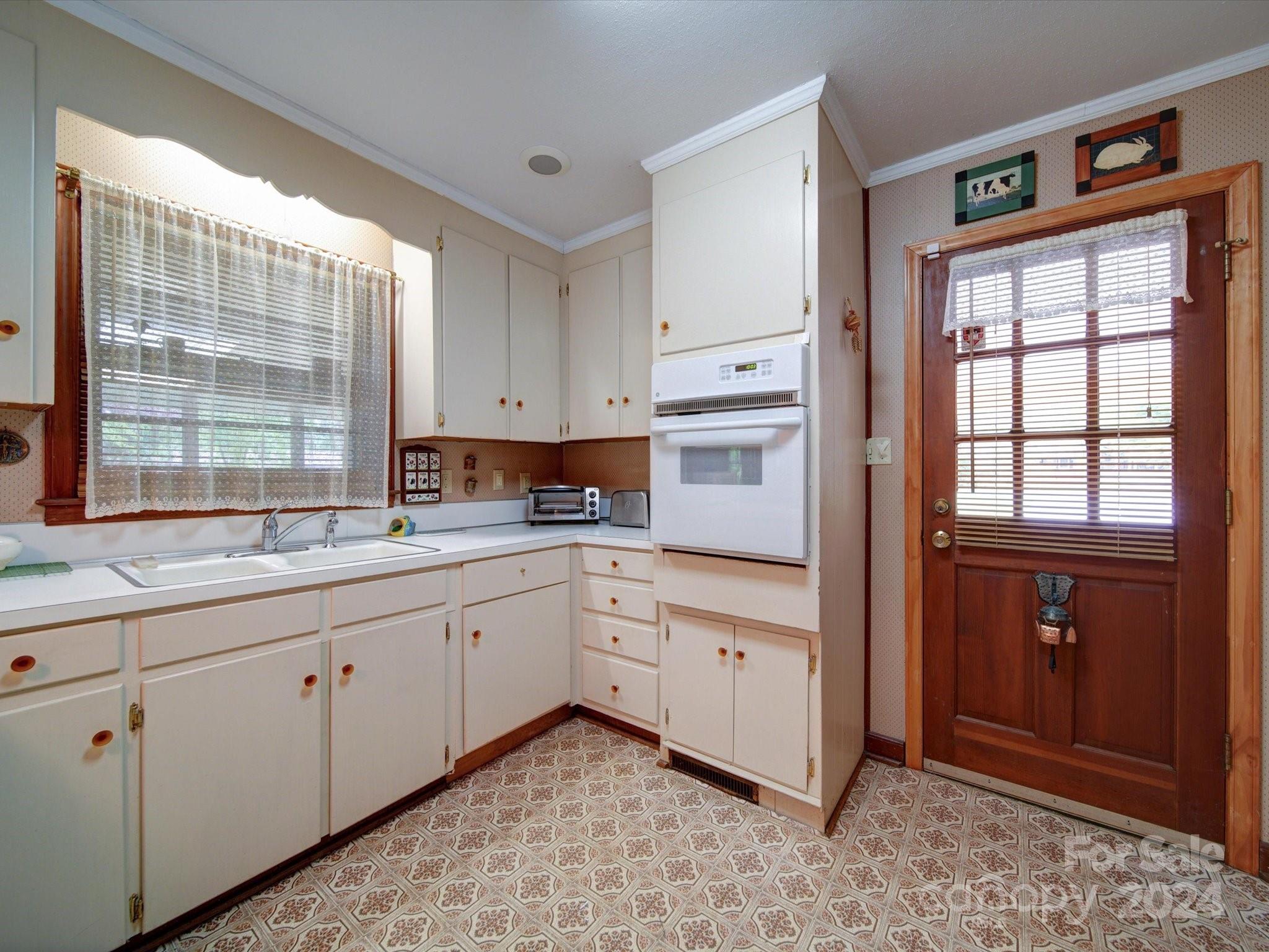 3701 Bellevue Terrace