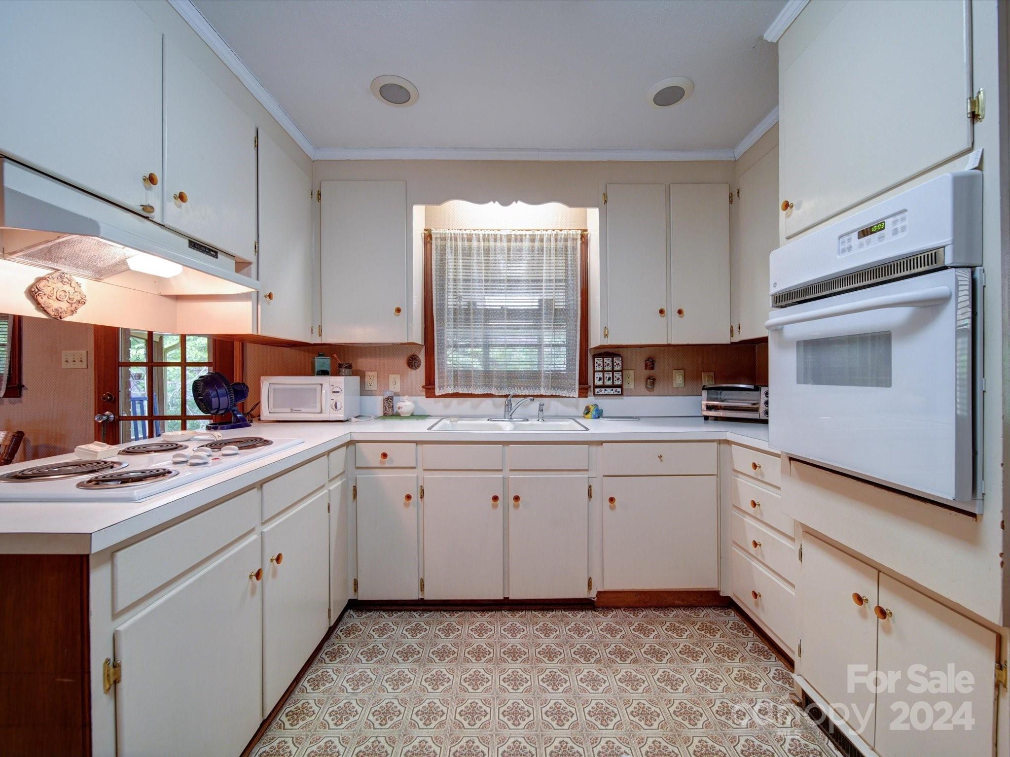 3701 Bellevue Terrace