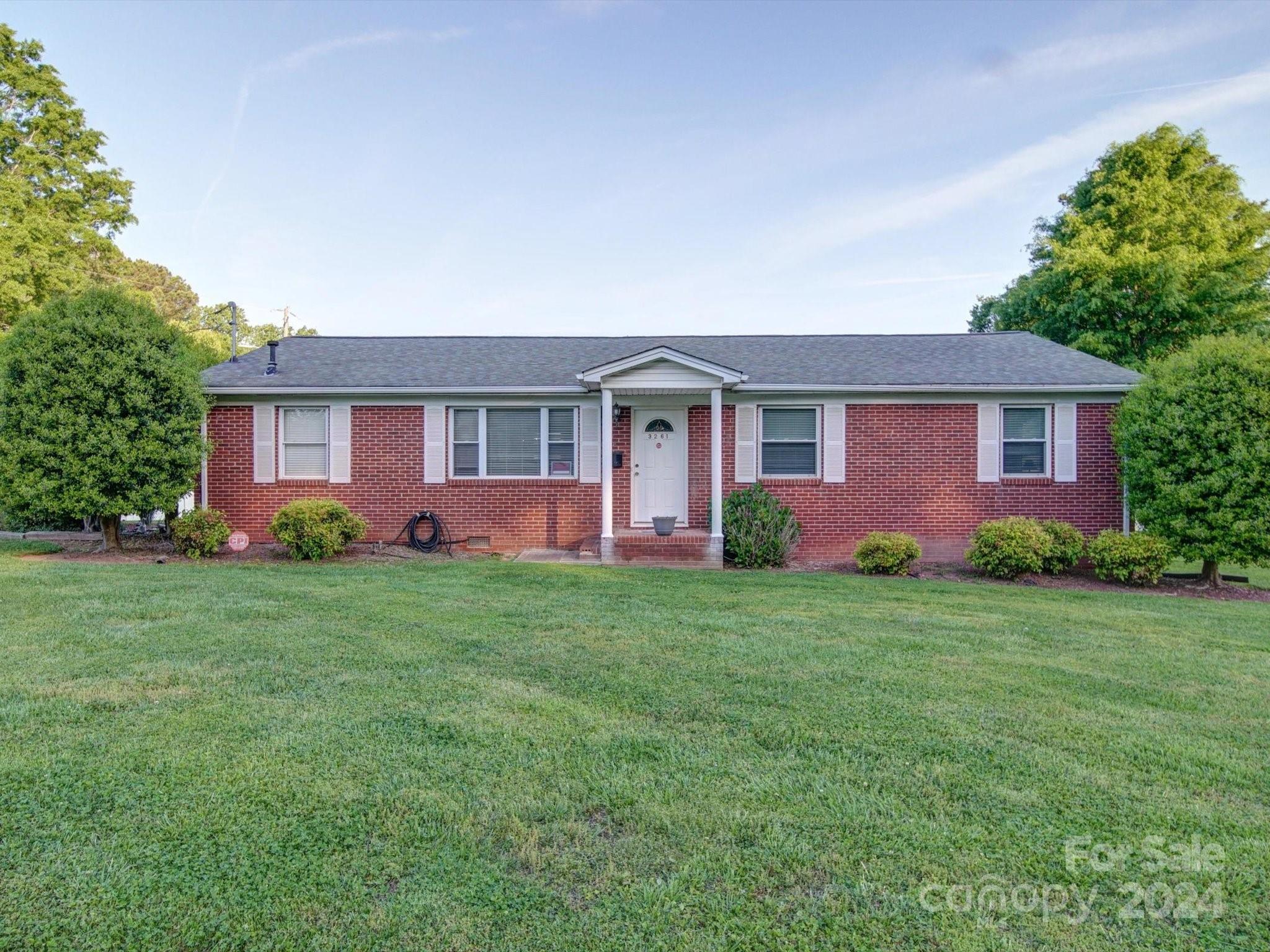 3261 Robinwood Road