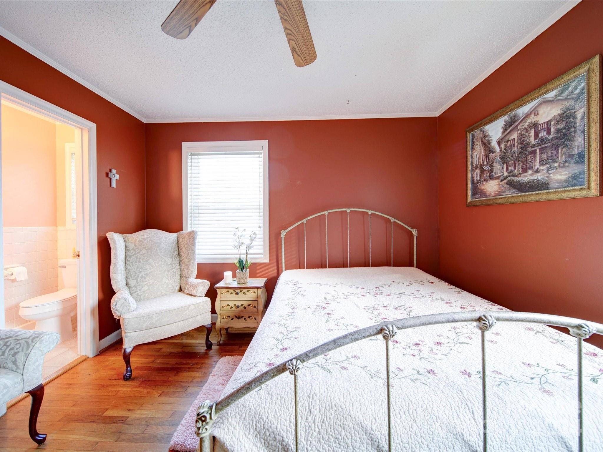 3261 Robinwood Road