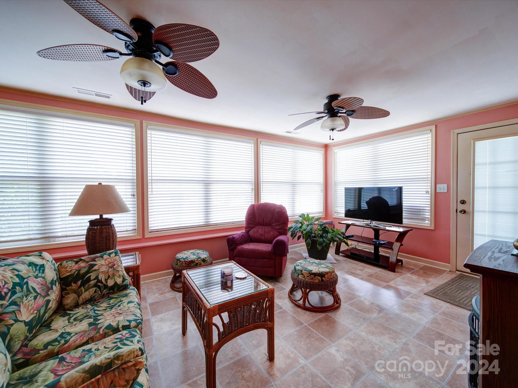 3261 Robinwood Road