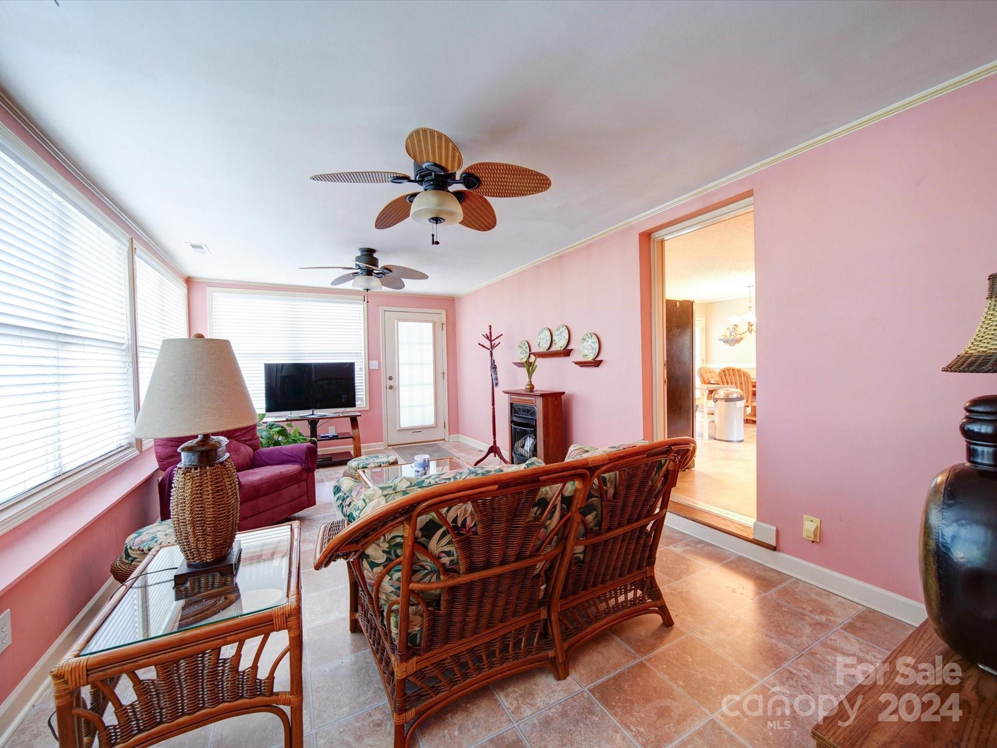 3261 Robinwood Road