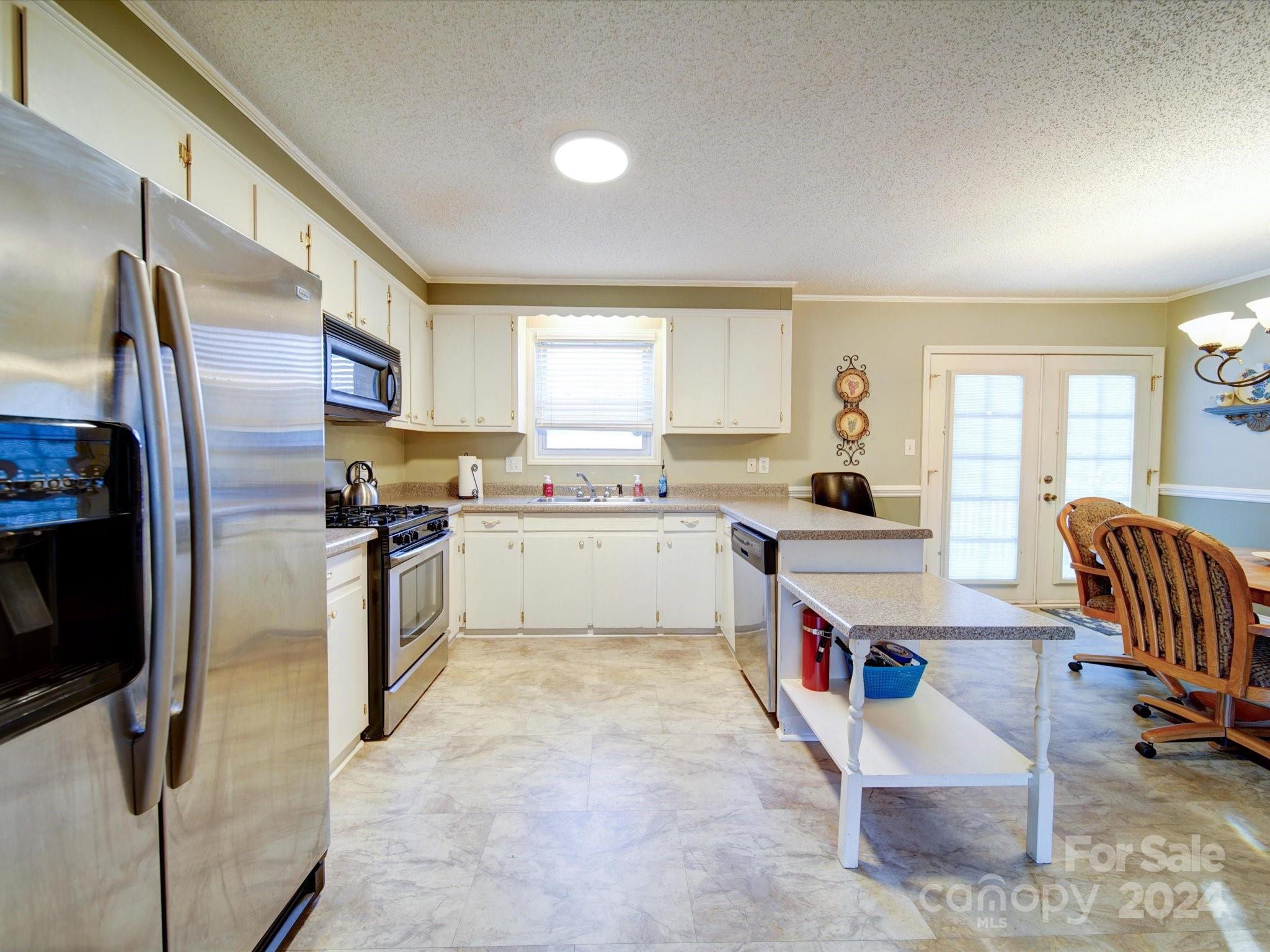 3261 Robinwood Road