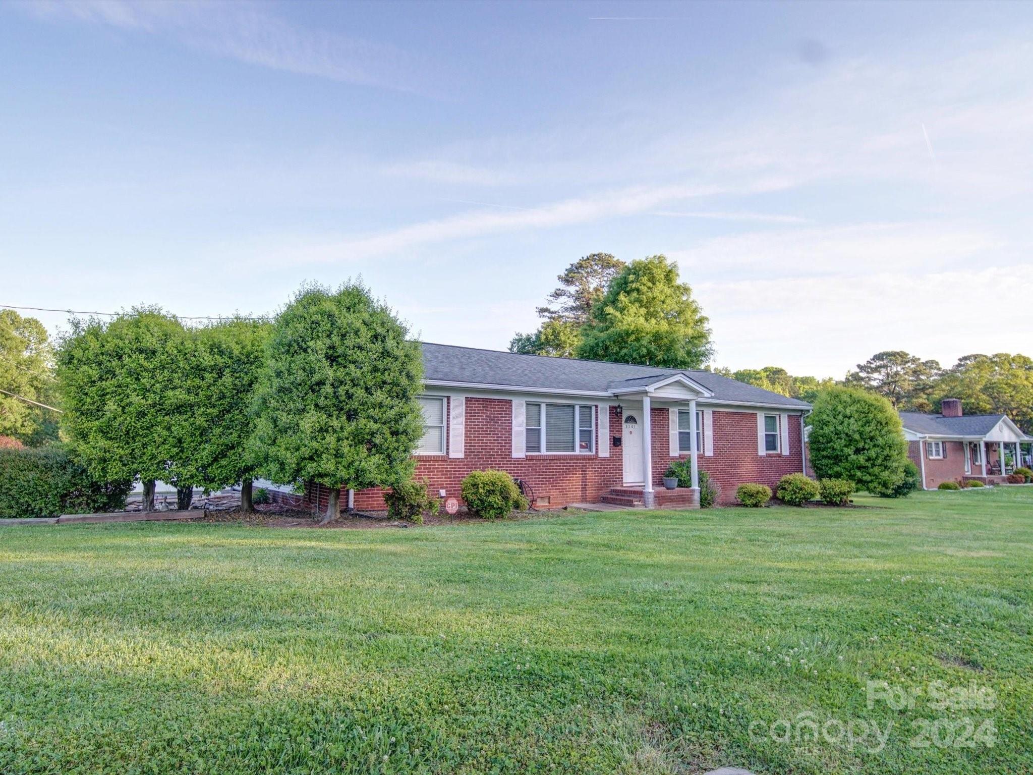3261 Robinwood Road