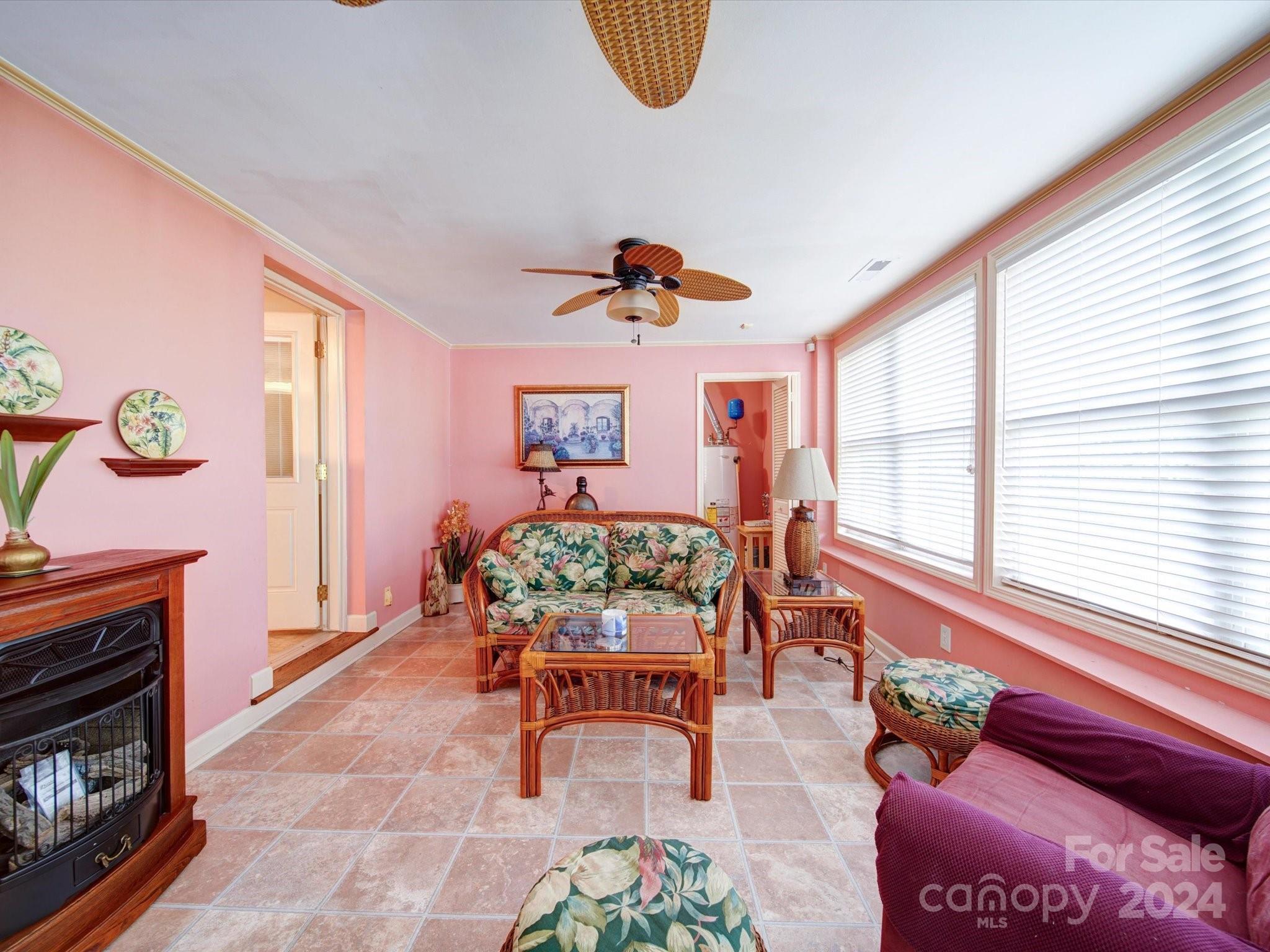 3261 Robinwood Road