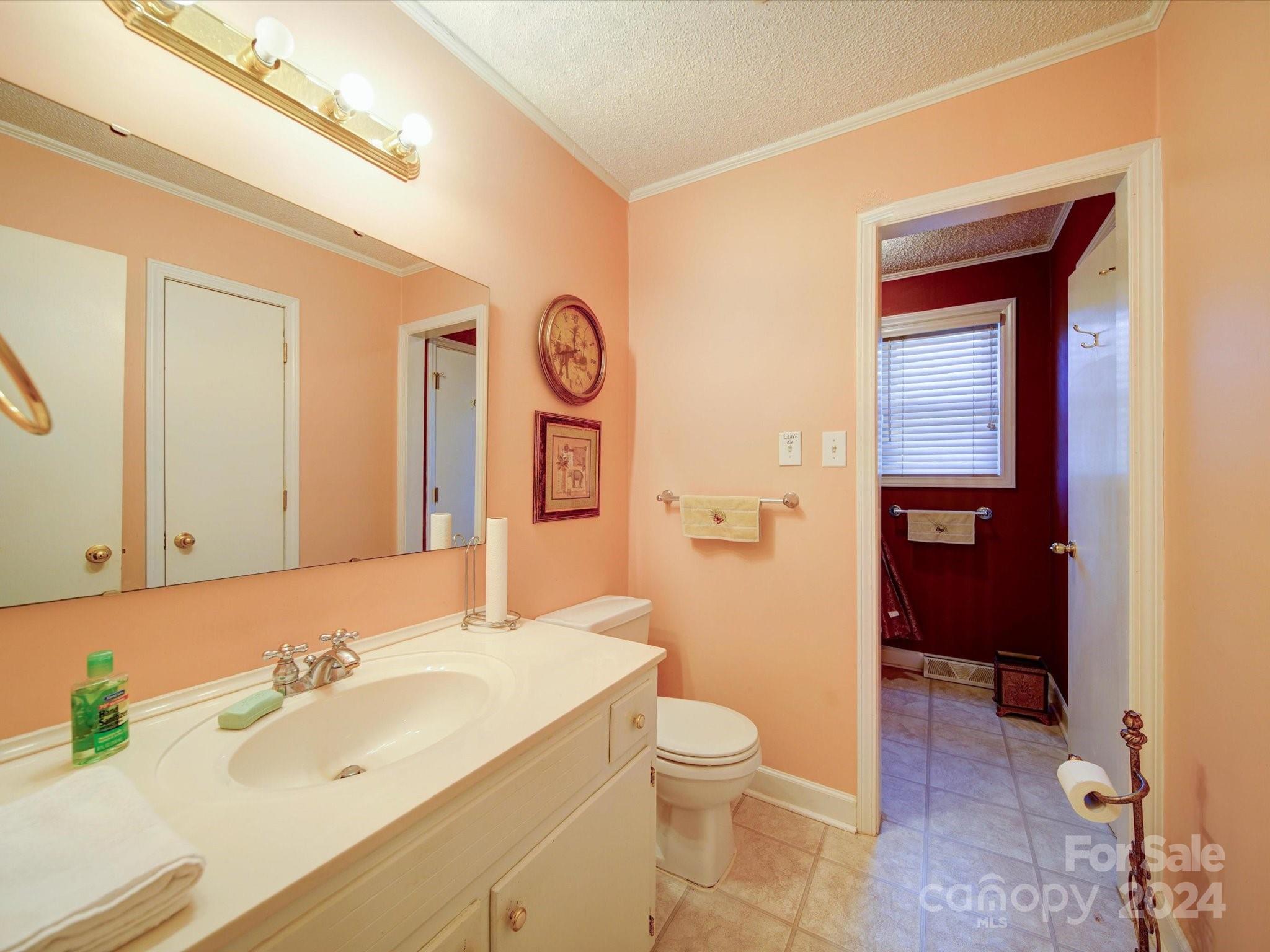 3261 Robinwood Road