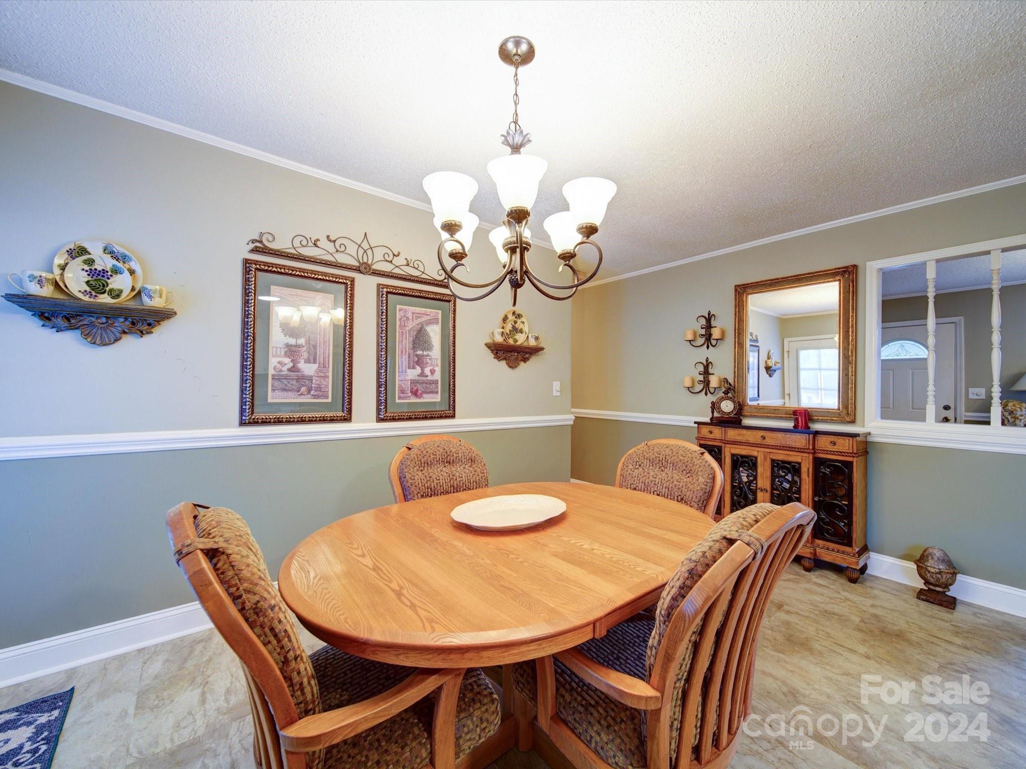 3261 Robinwood Road