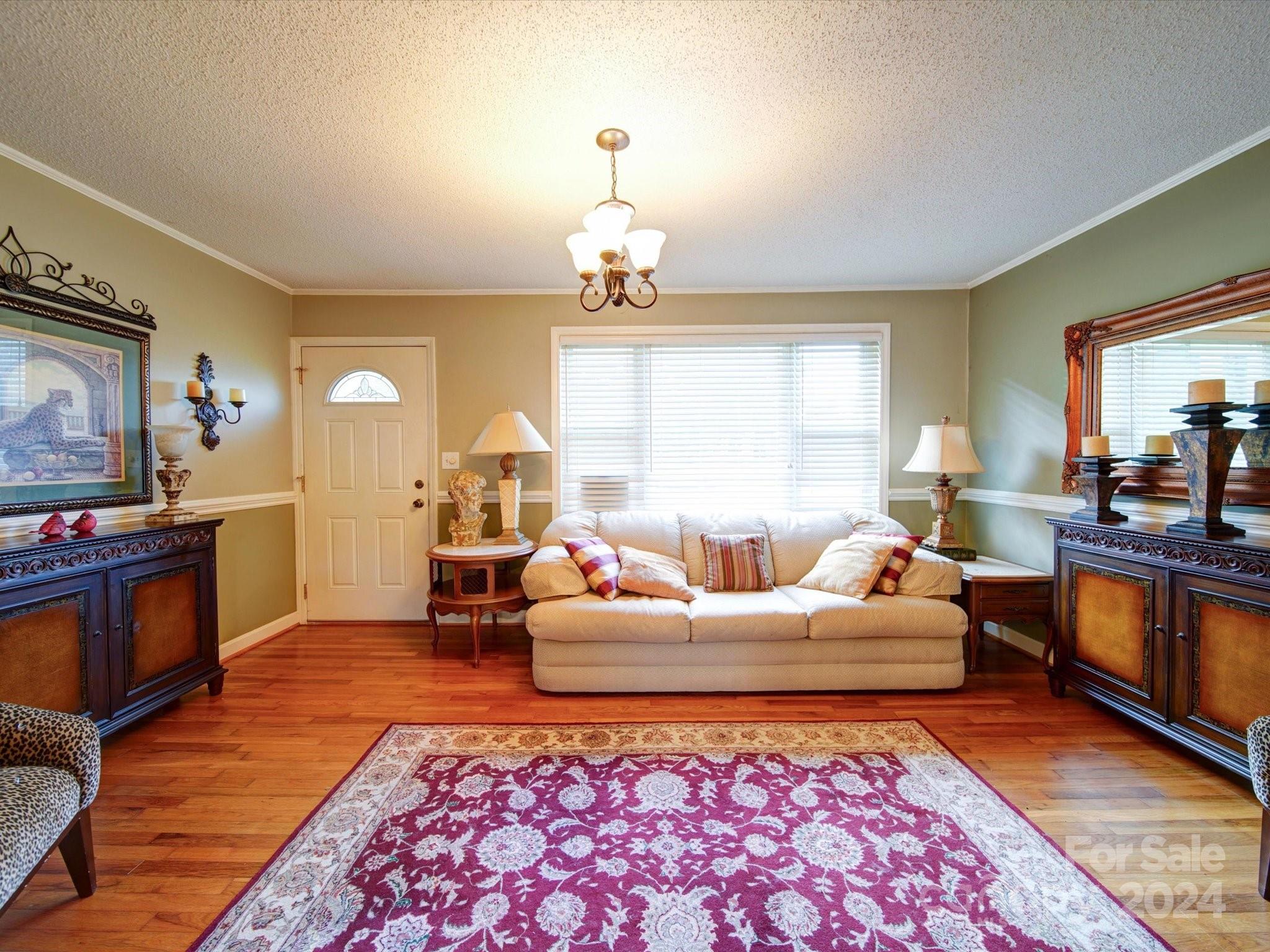 3261 Robinwood Road