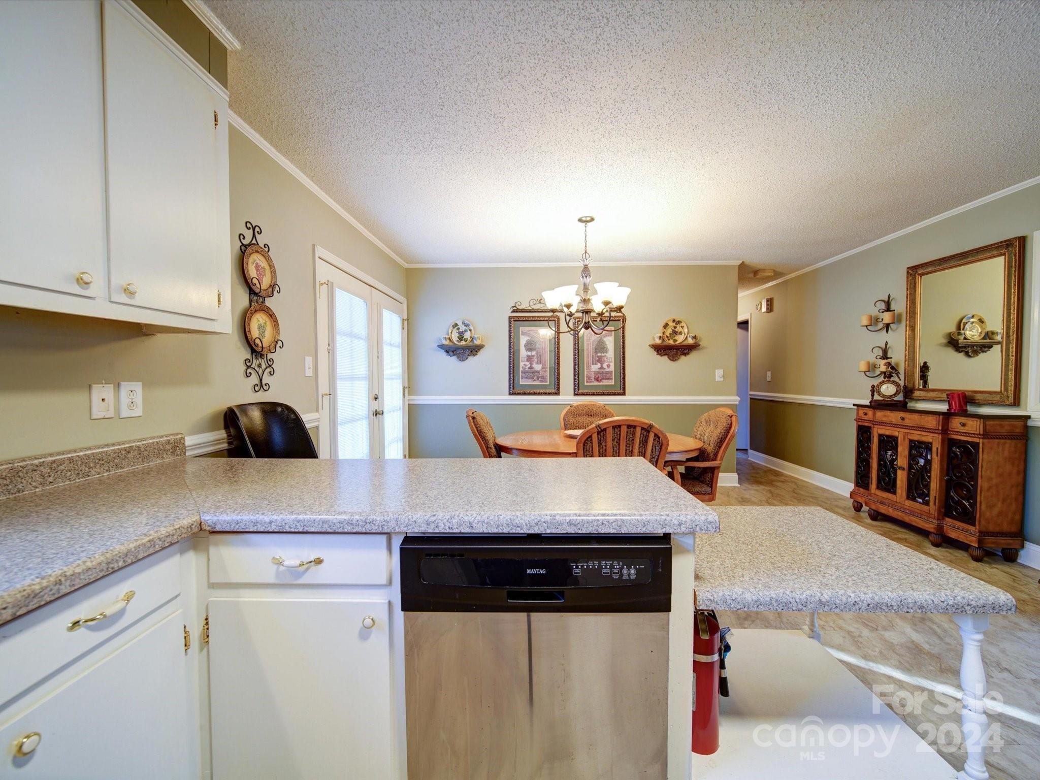 3261 Robinwood Road
