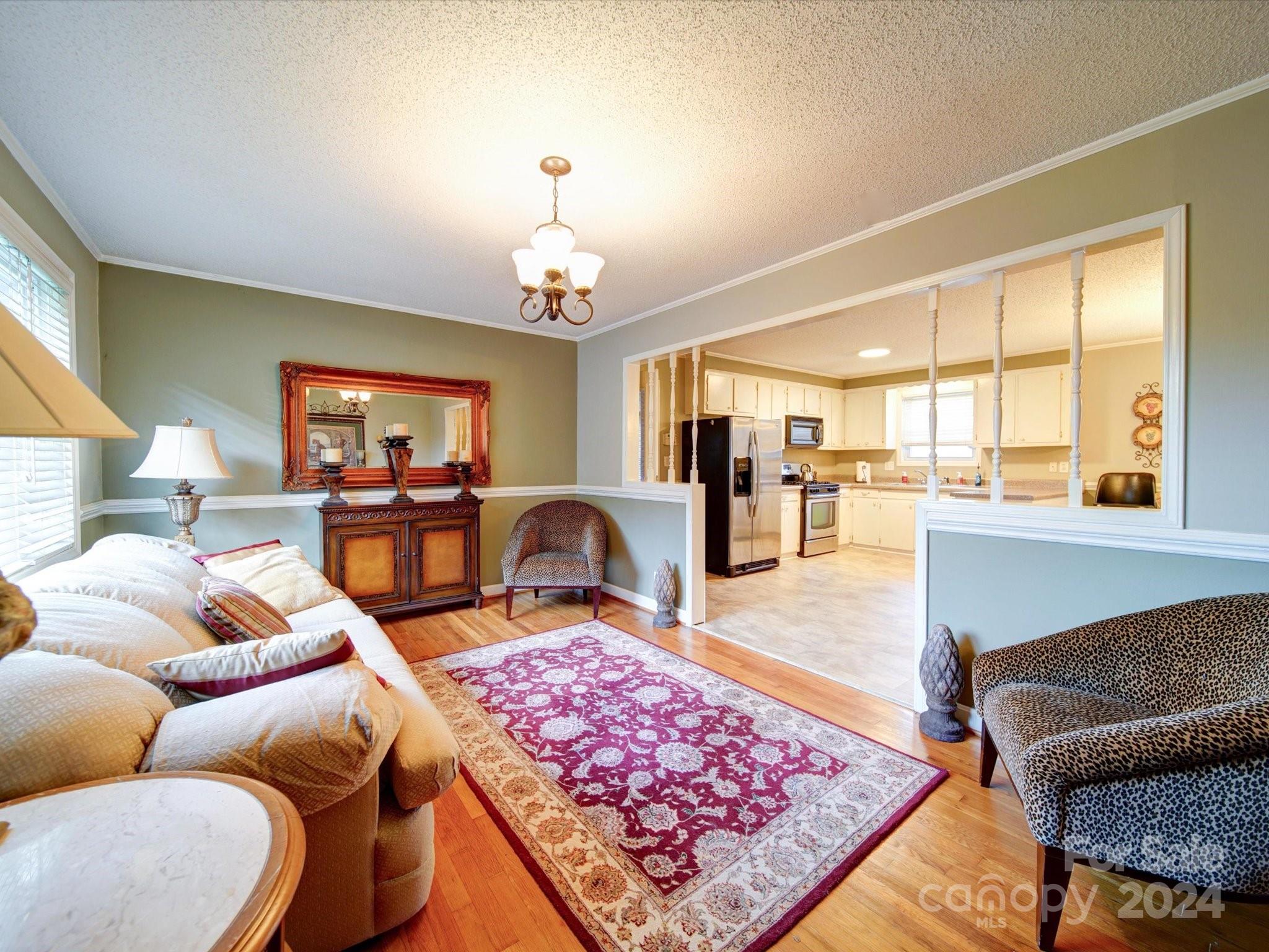 3261 Robinwood Road
