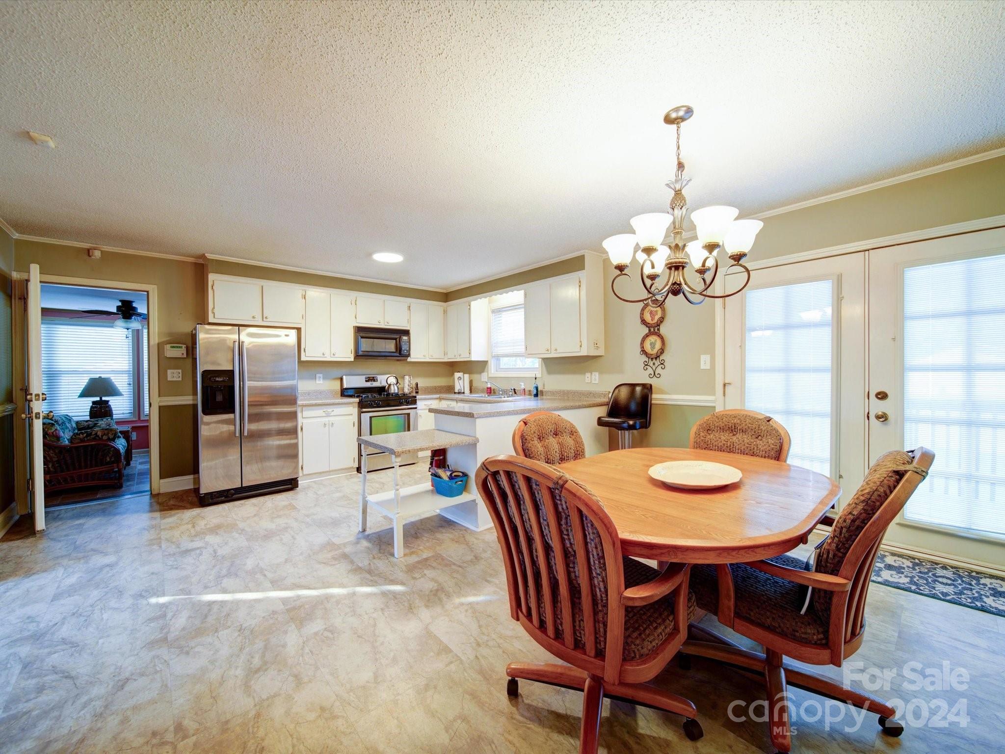 3261 Robinwood Road